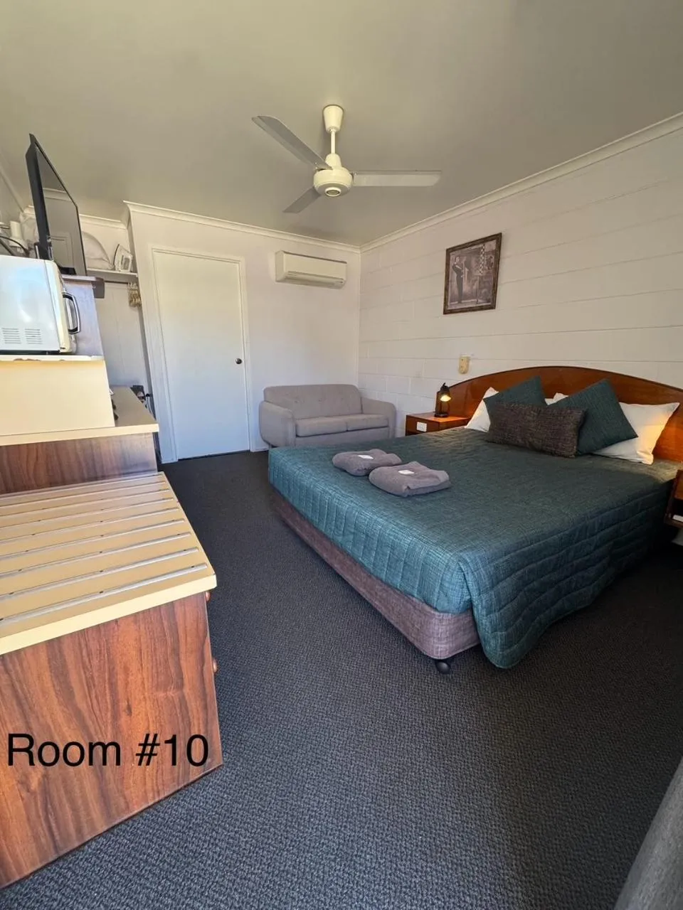 Bed in Warrego Motel