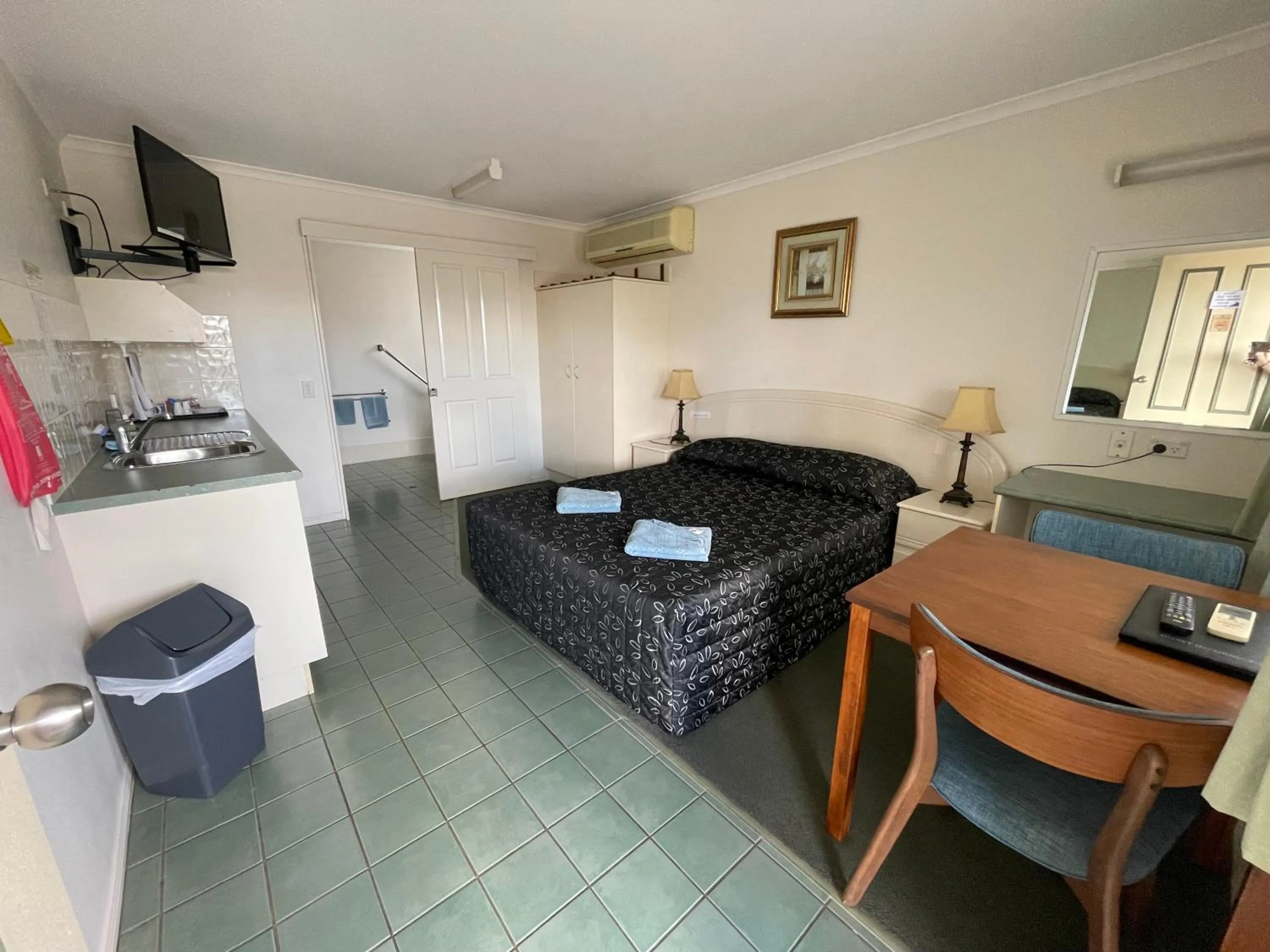 Bed in Warrego Motel