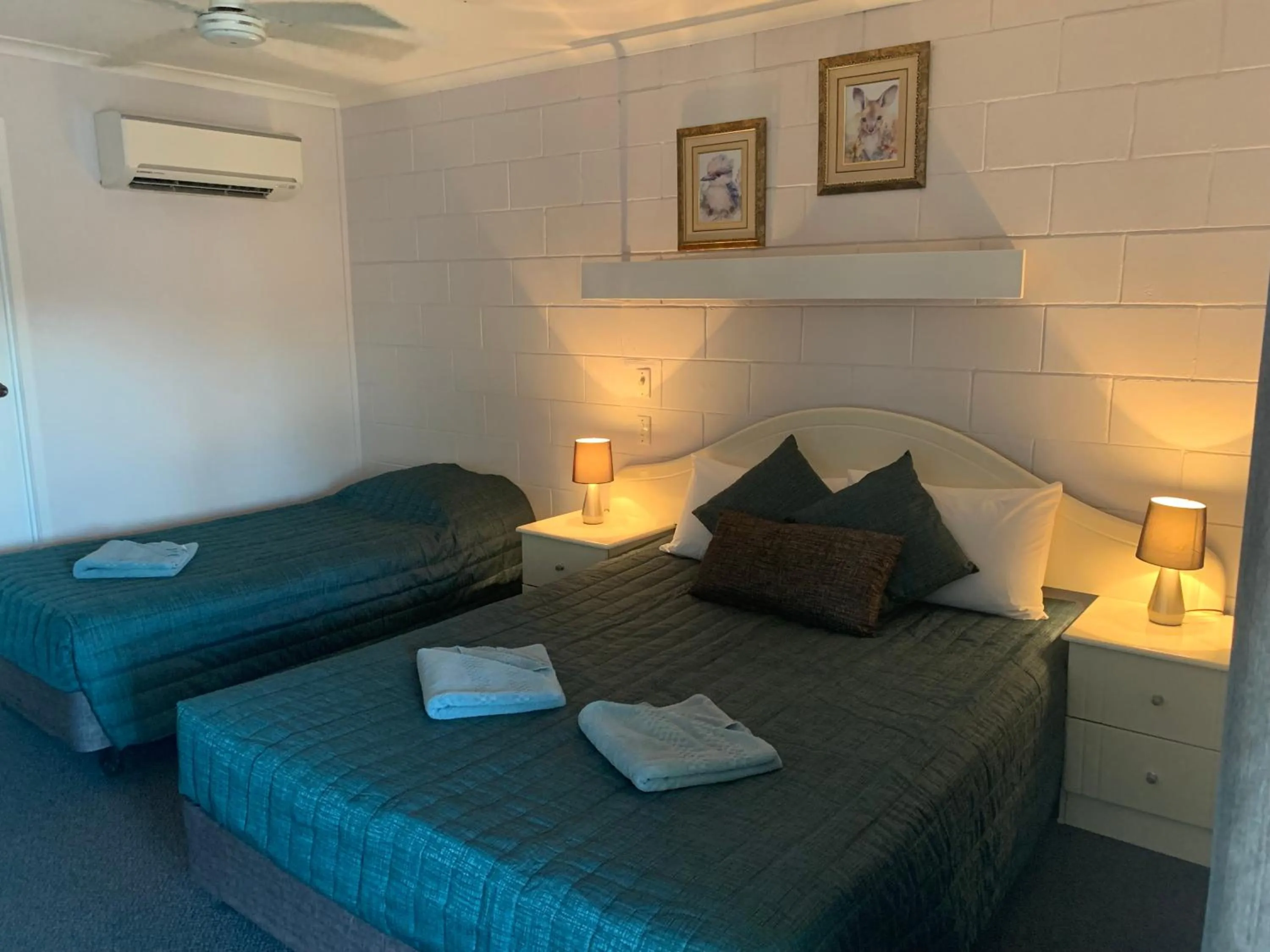 Bed in Warrego Motel