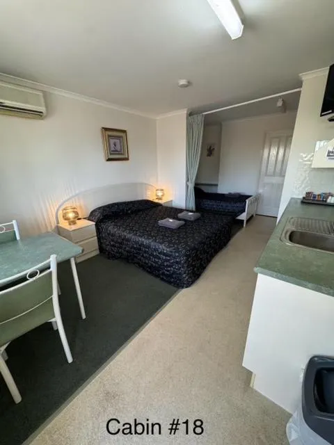 Photo of the whole room in Warrego Motel