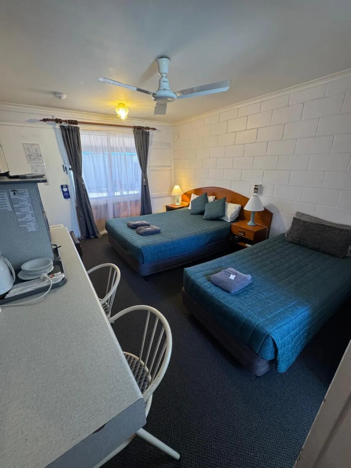 Photo of the whole room, Bed in Warrego Motel