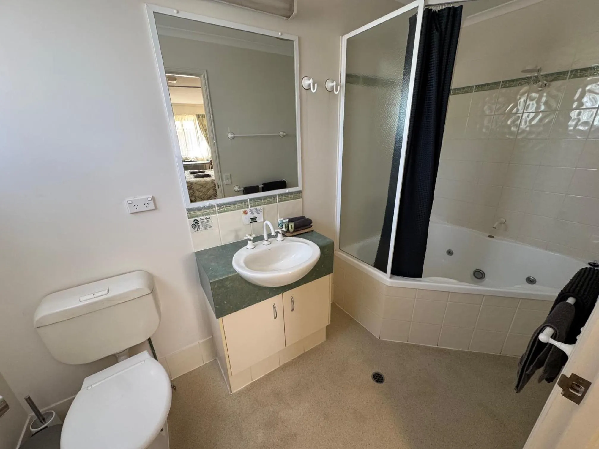 Bathroom in Warrego Motel