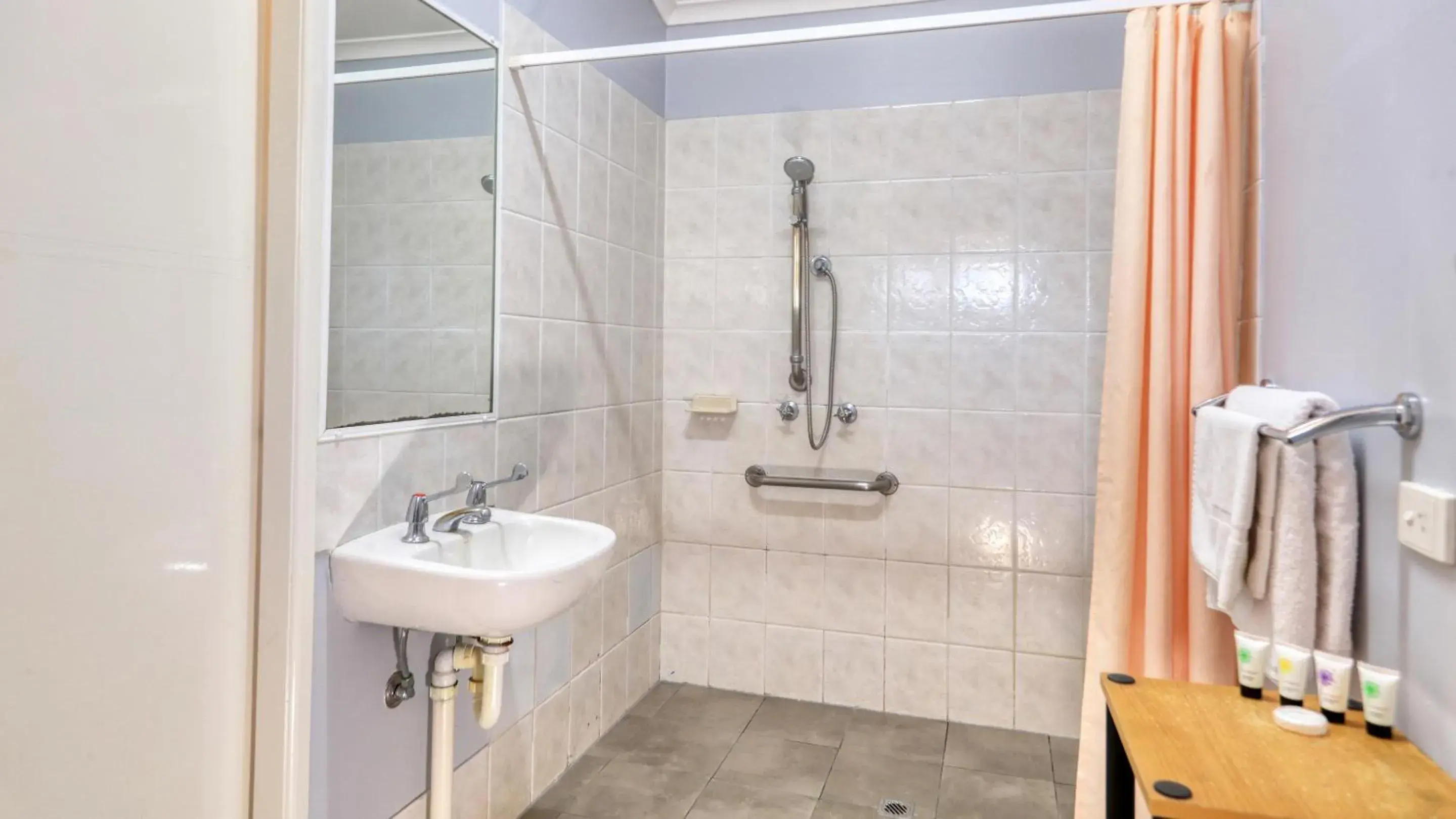 Family Room - single occupancy - Disability Access in 22 On Bowen Family Room - single occupancy - Disability Access in 22 On Bowen