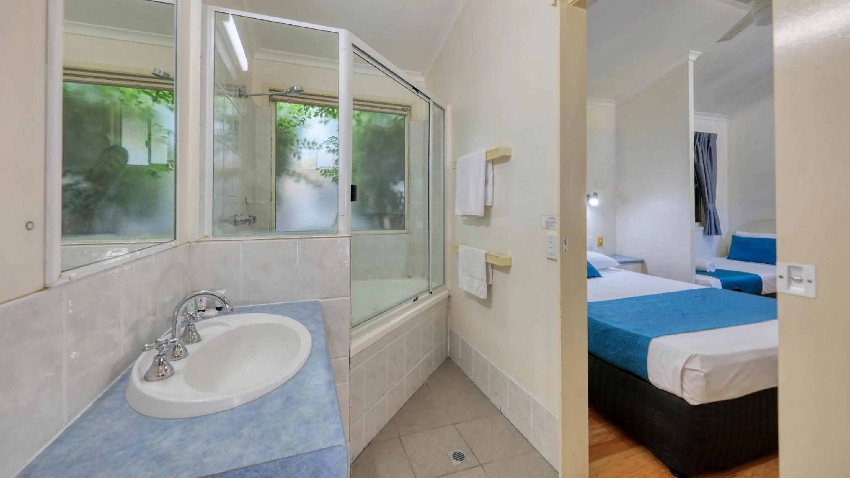 Bathroom, Bed in 22 On Bowen