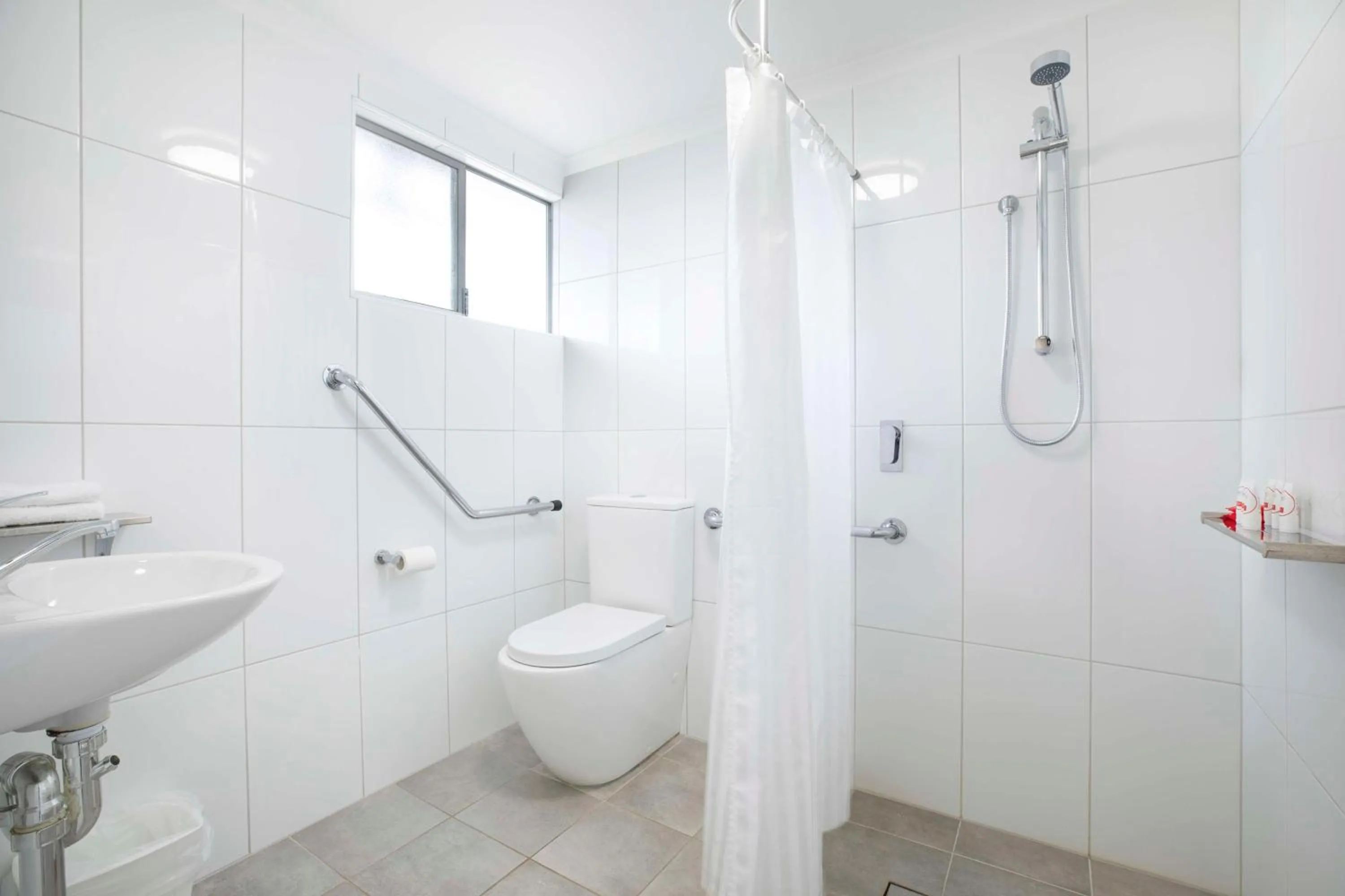 Bathroom in Roxby Downs Motor Inn