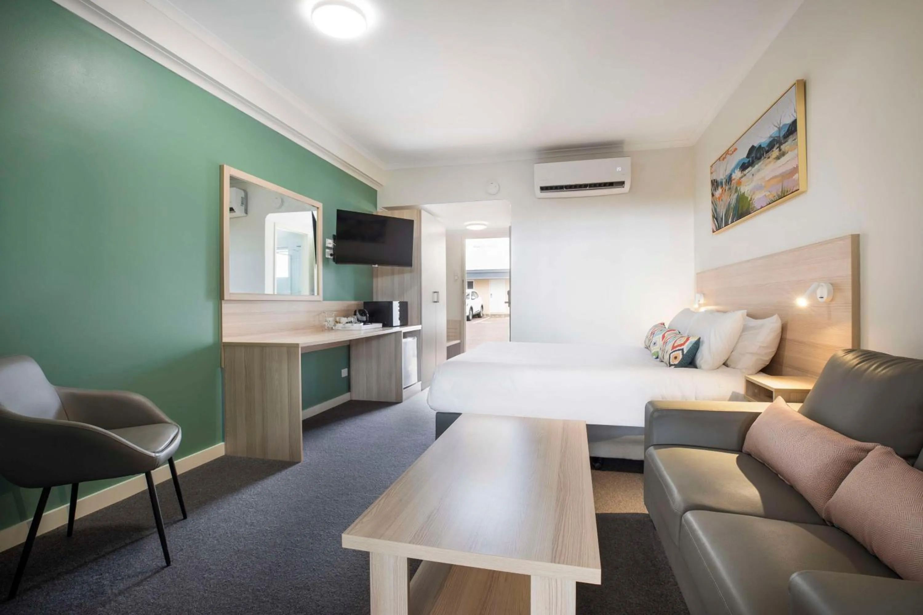 Bedroom in Roxby Downs Motor Inn