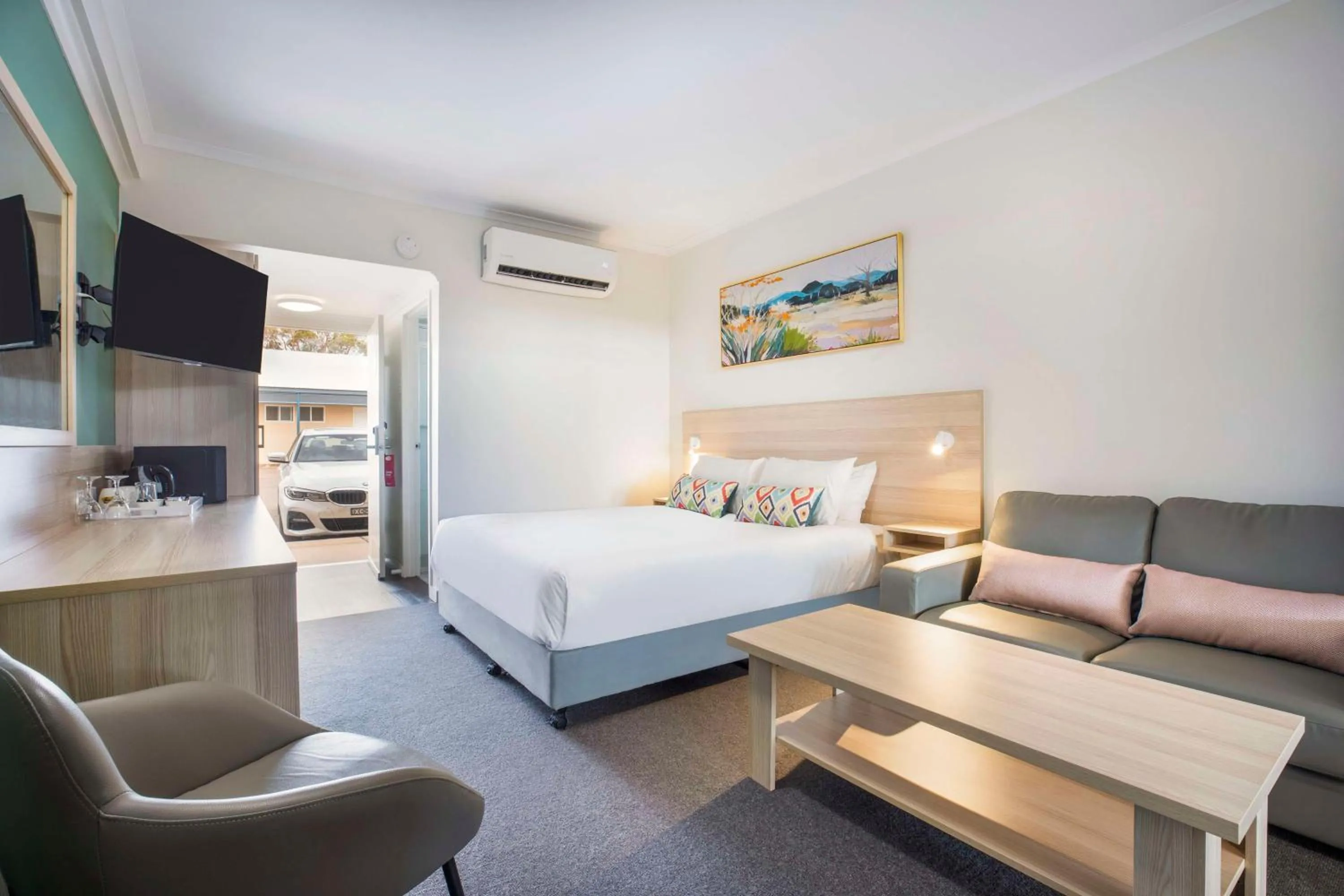 Bedroom, Bed in Roxby Downs Motor Inn