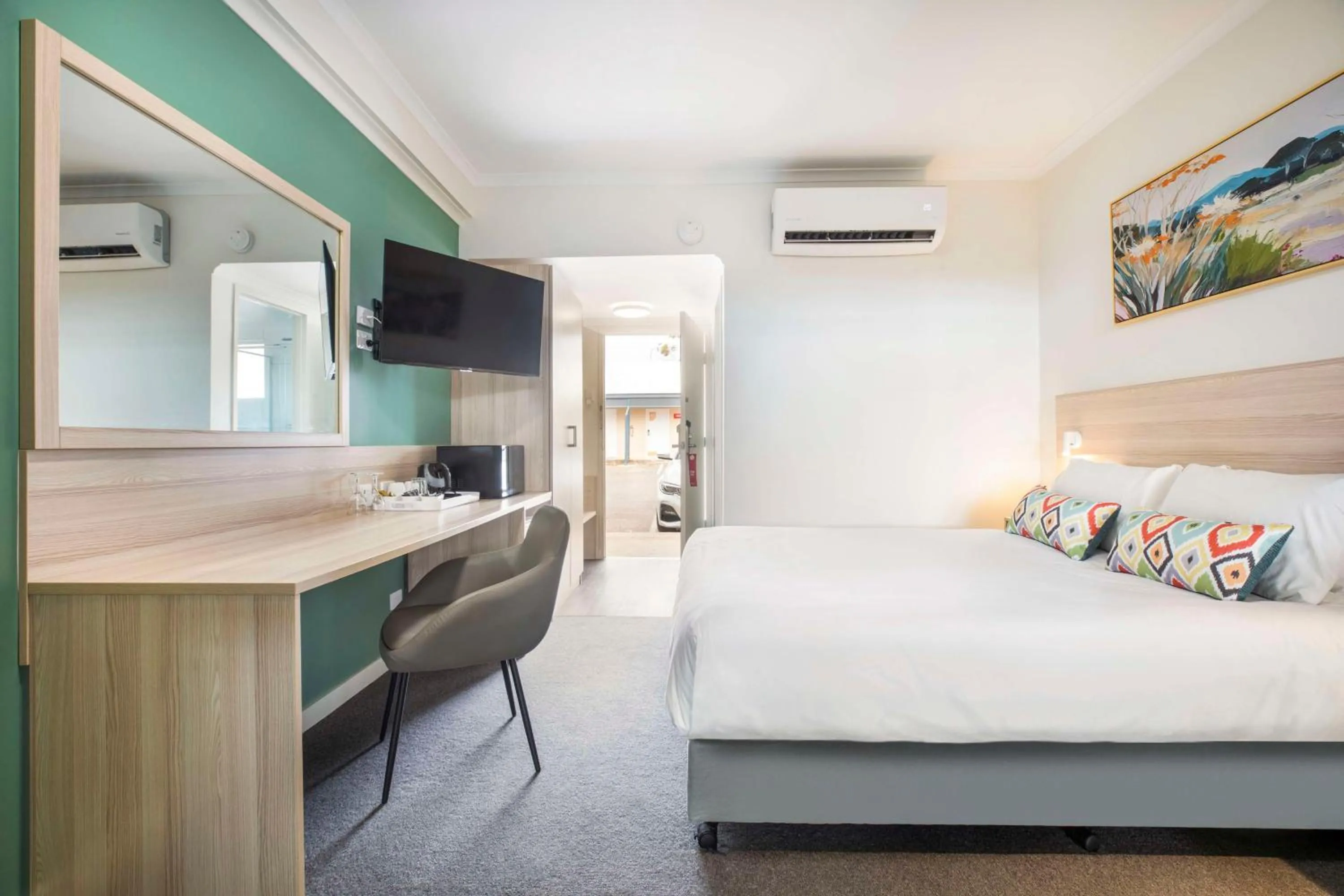 Bedroom, Bed in Roxby Downs Motor Inn