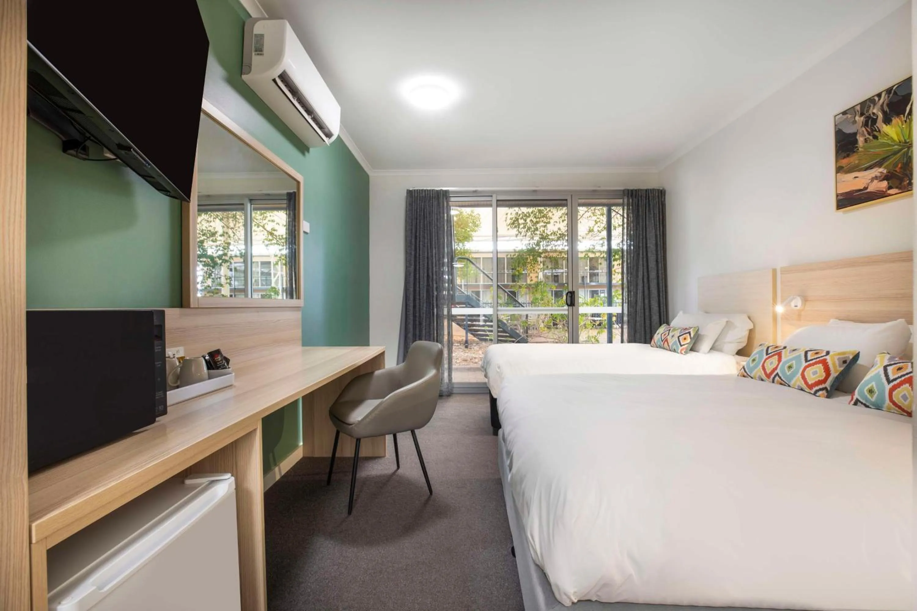 Bedroom, Bed in Roxby Downs Motor Inn