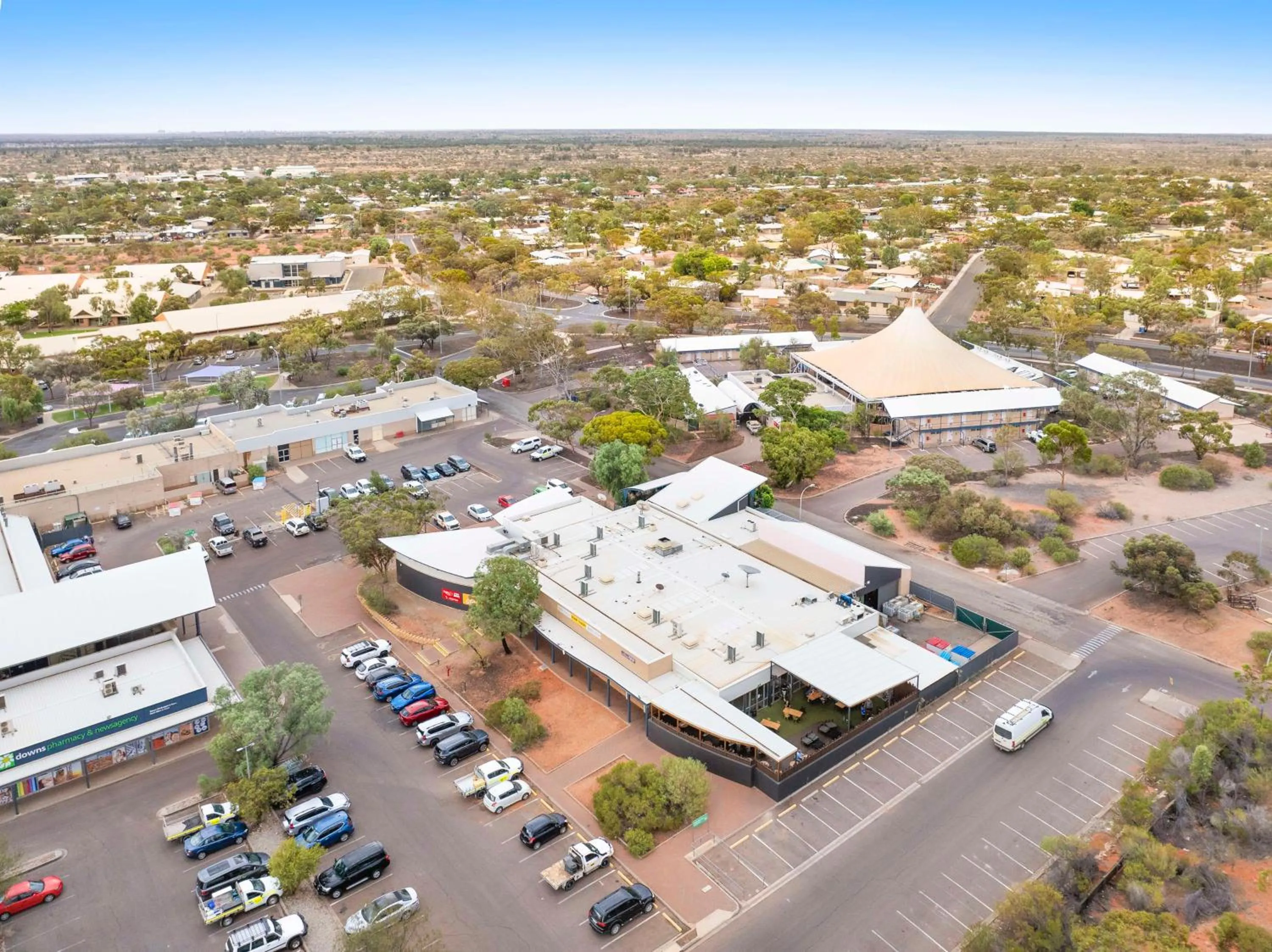 Property building in Roxby Downs Motor Inn