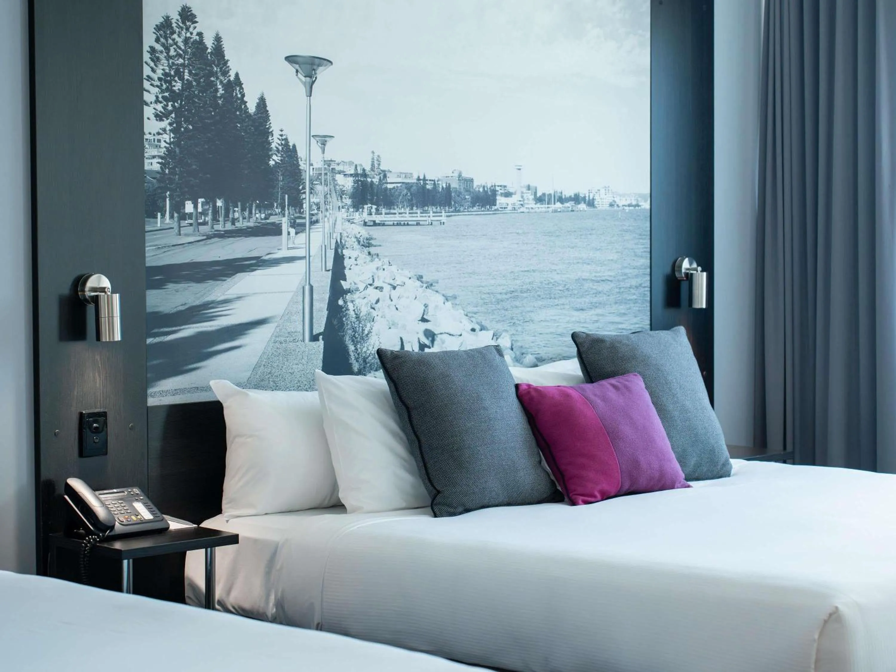 Bedroom, Bed in Mercure Newcastle Airport