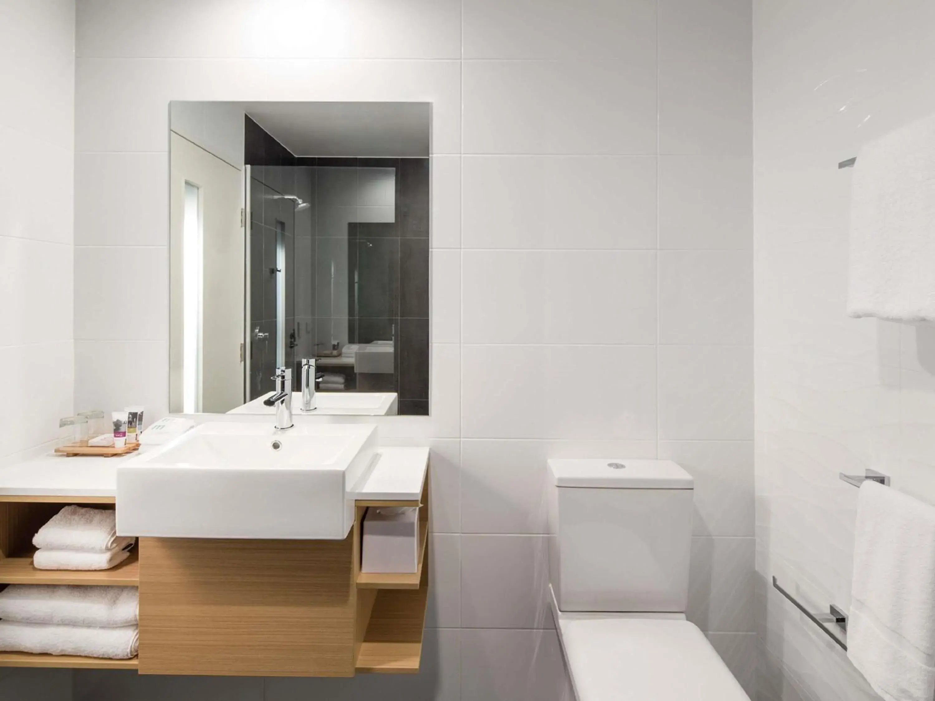 Standard King Room in Mercure Newcastle Airport Standard King Room in Mercure Newcastle Airport