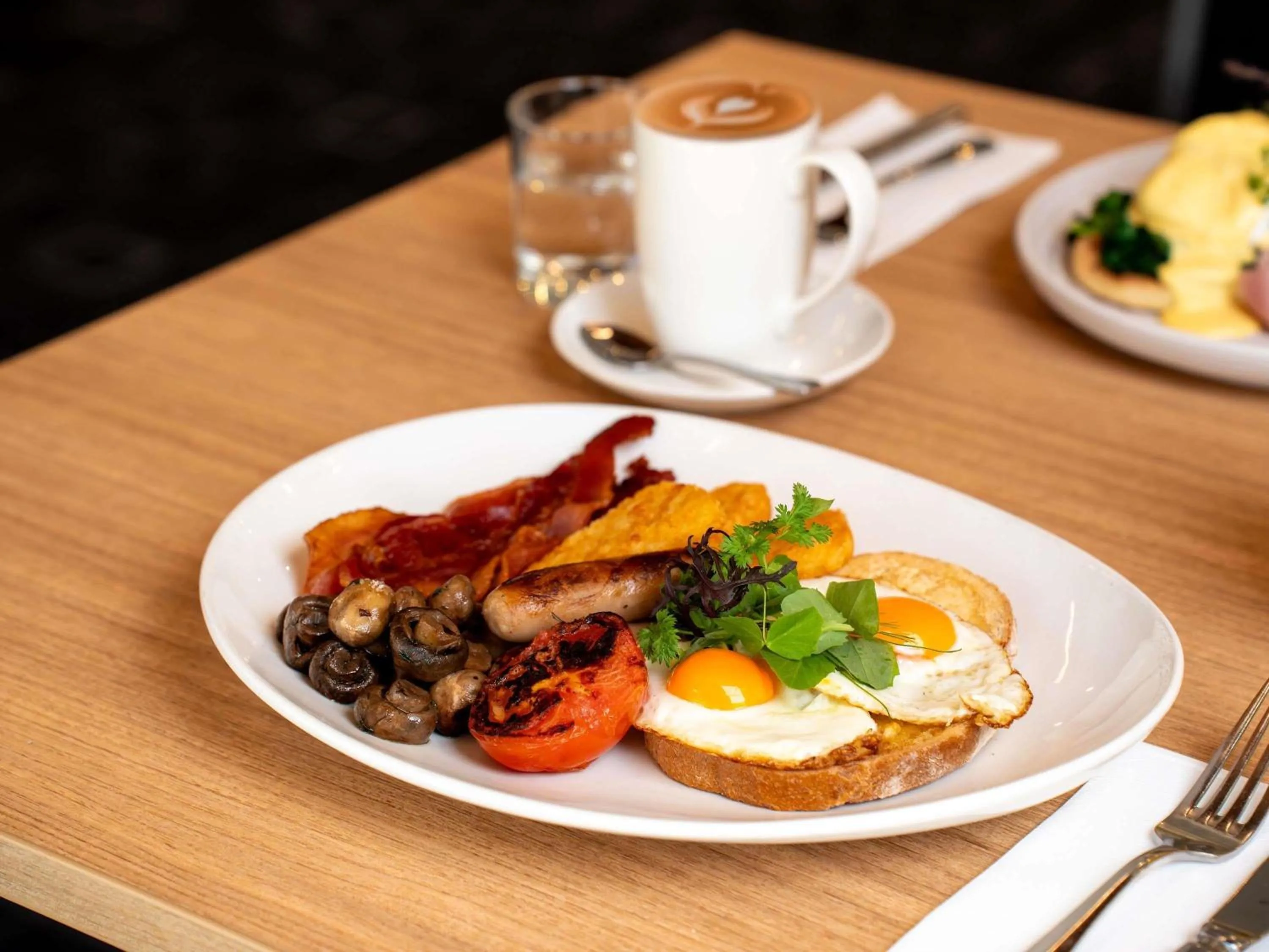 Restaurant/places to eat in Mercure Newcastle Airport