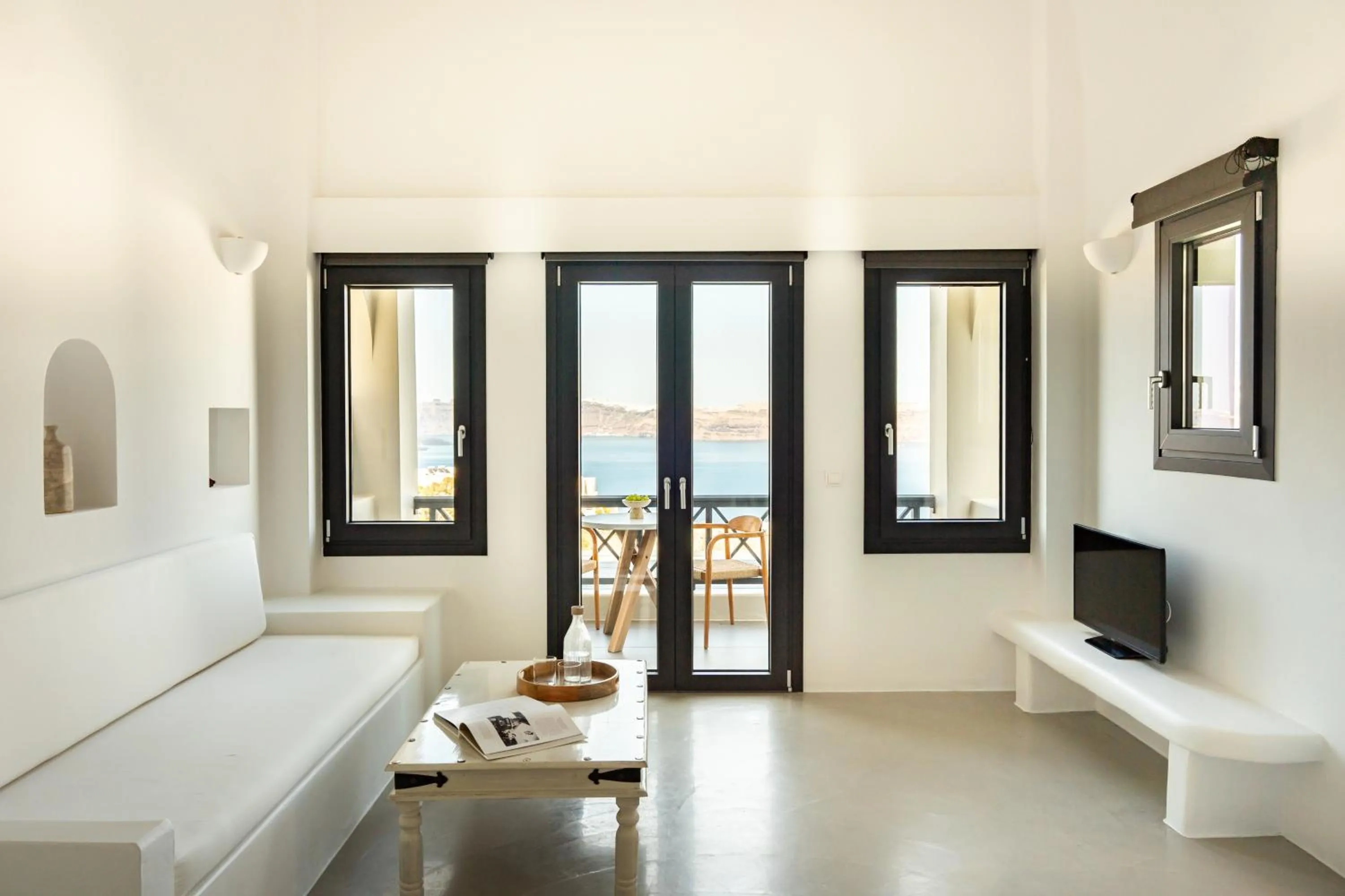 Seating area, Bed in Black Diamond Suites