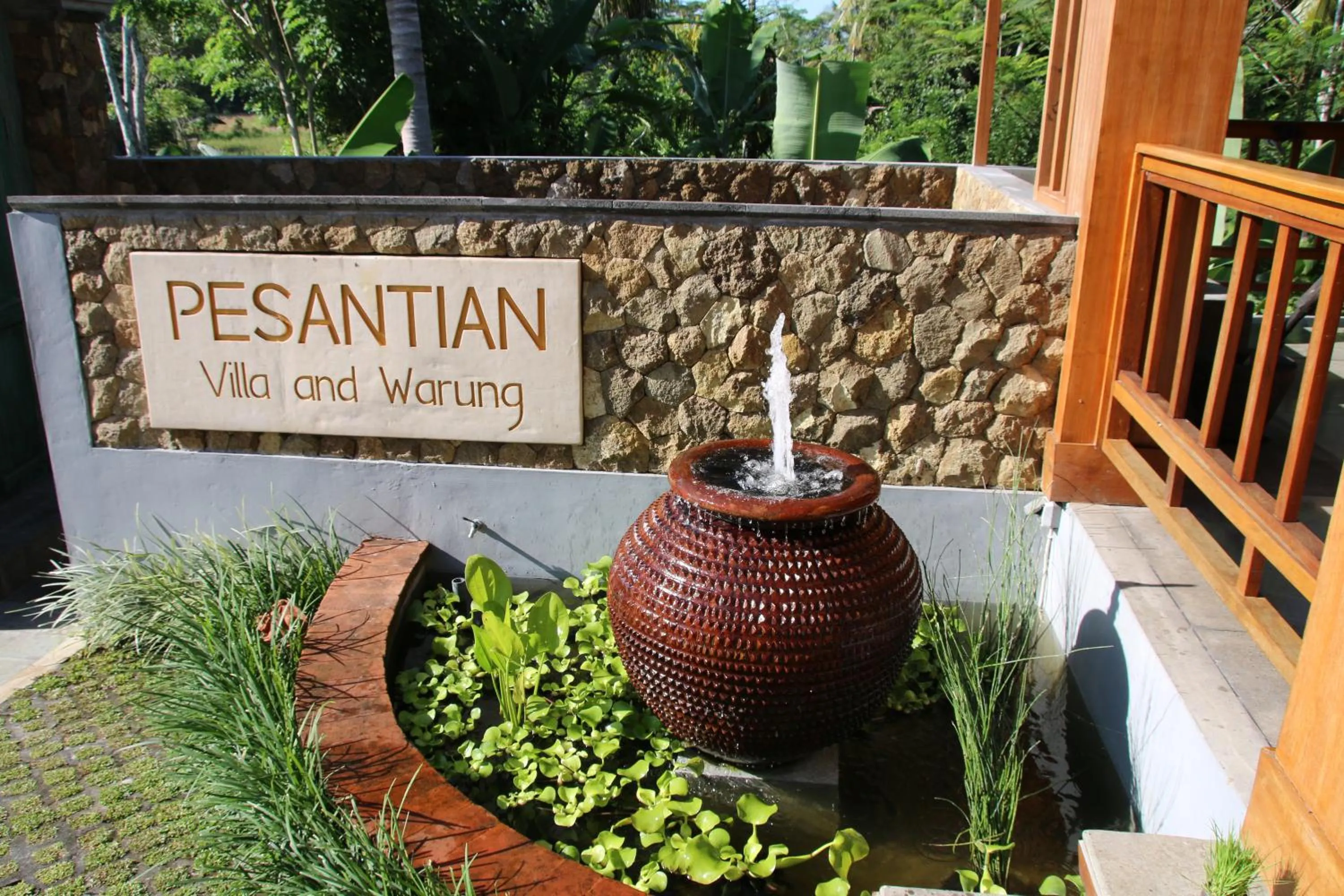 Facade/entrance in Pesantian Villa and Warung