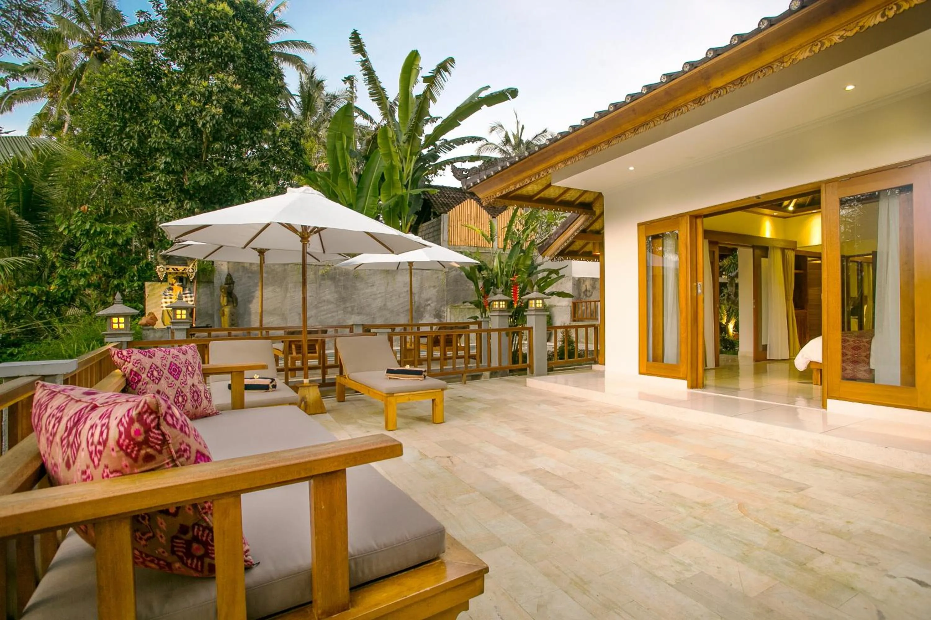 Balcony/Terrace in Pesantian Villa and Warung