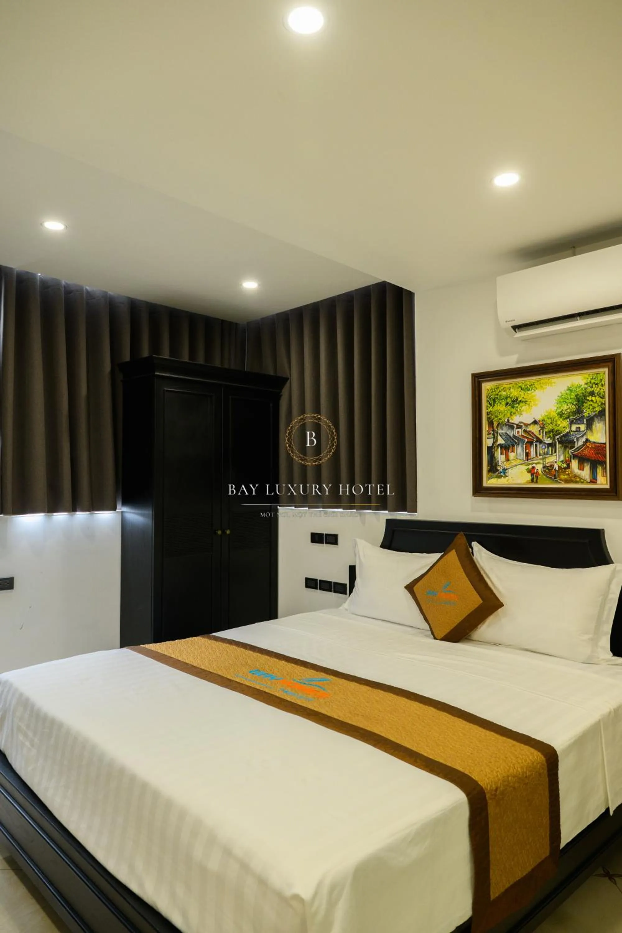 Photo of the whole room, Bed in Bay Luxury Hotel & Spa - No 1 Ngo Huyen