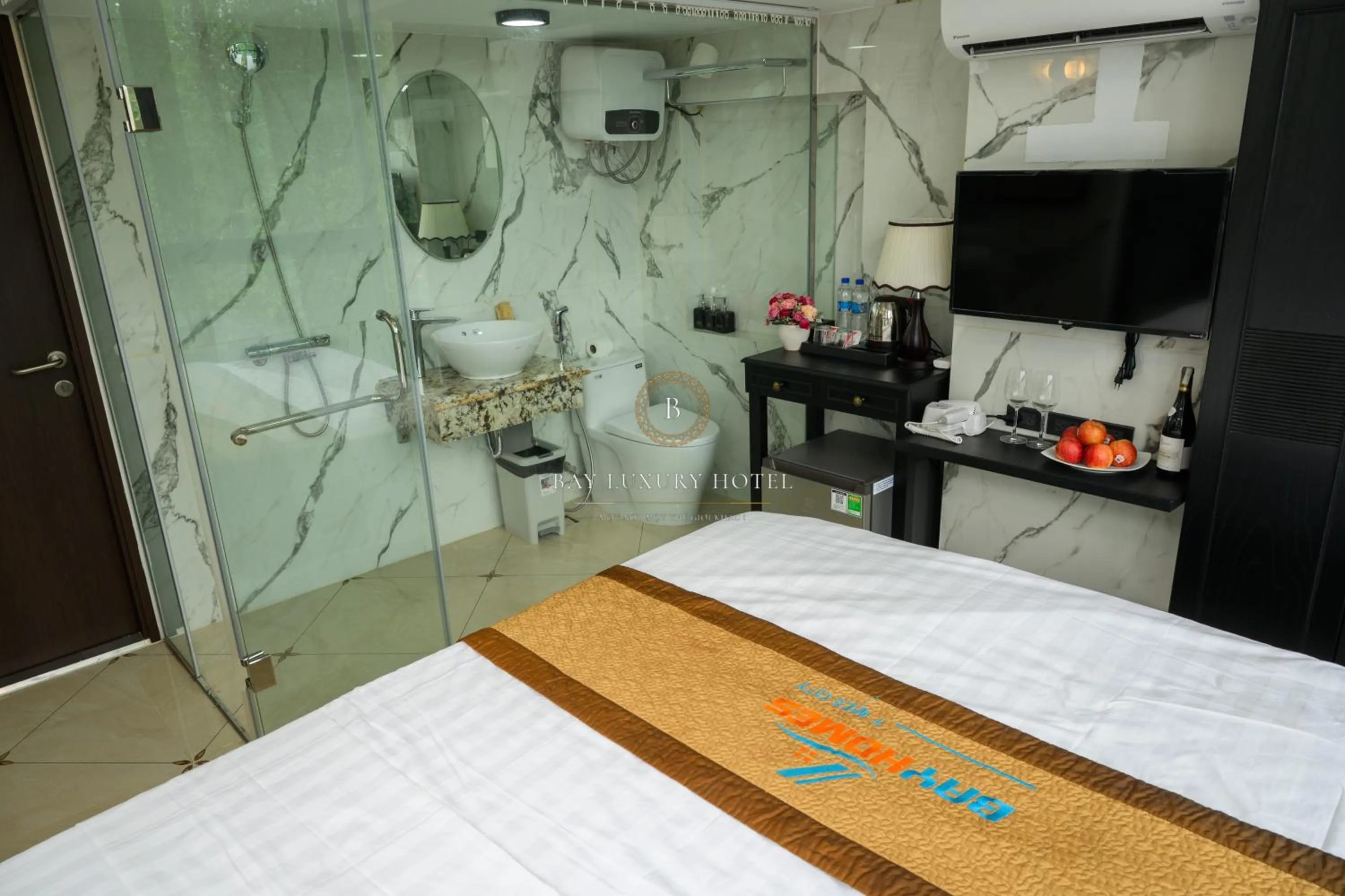 Bed in Bay Luxury Hotel & Spa - No 1 Ngo Huyen