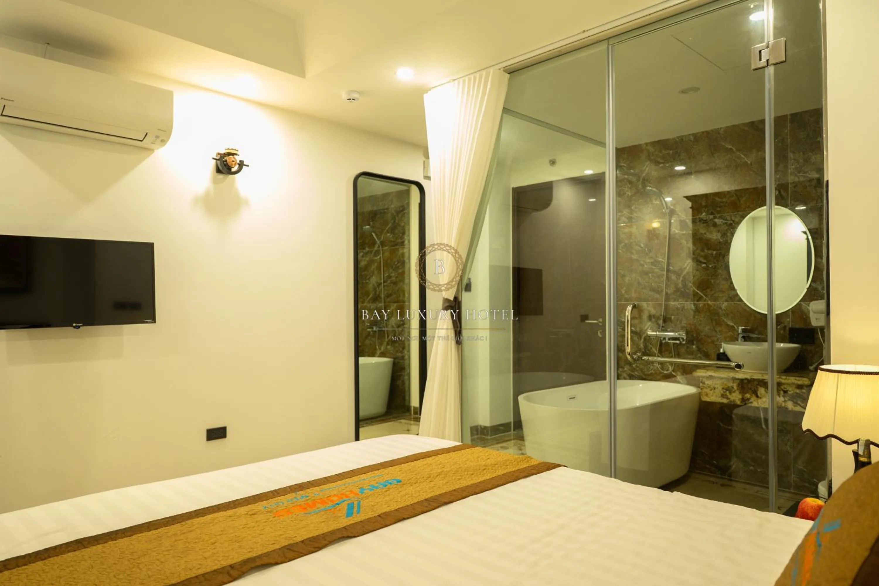 Photo of the whole room, Bed in Bay Luxury Hotel & Spa - No 1 Ngo Huyen