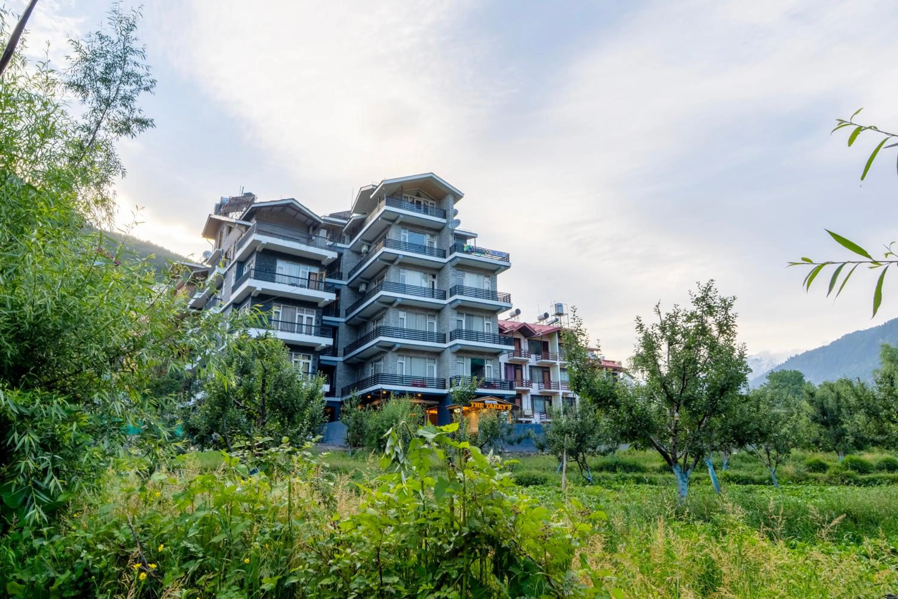 Property building in Treebo Premium The Takey'S, Mall Road