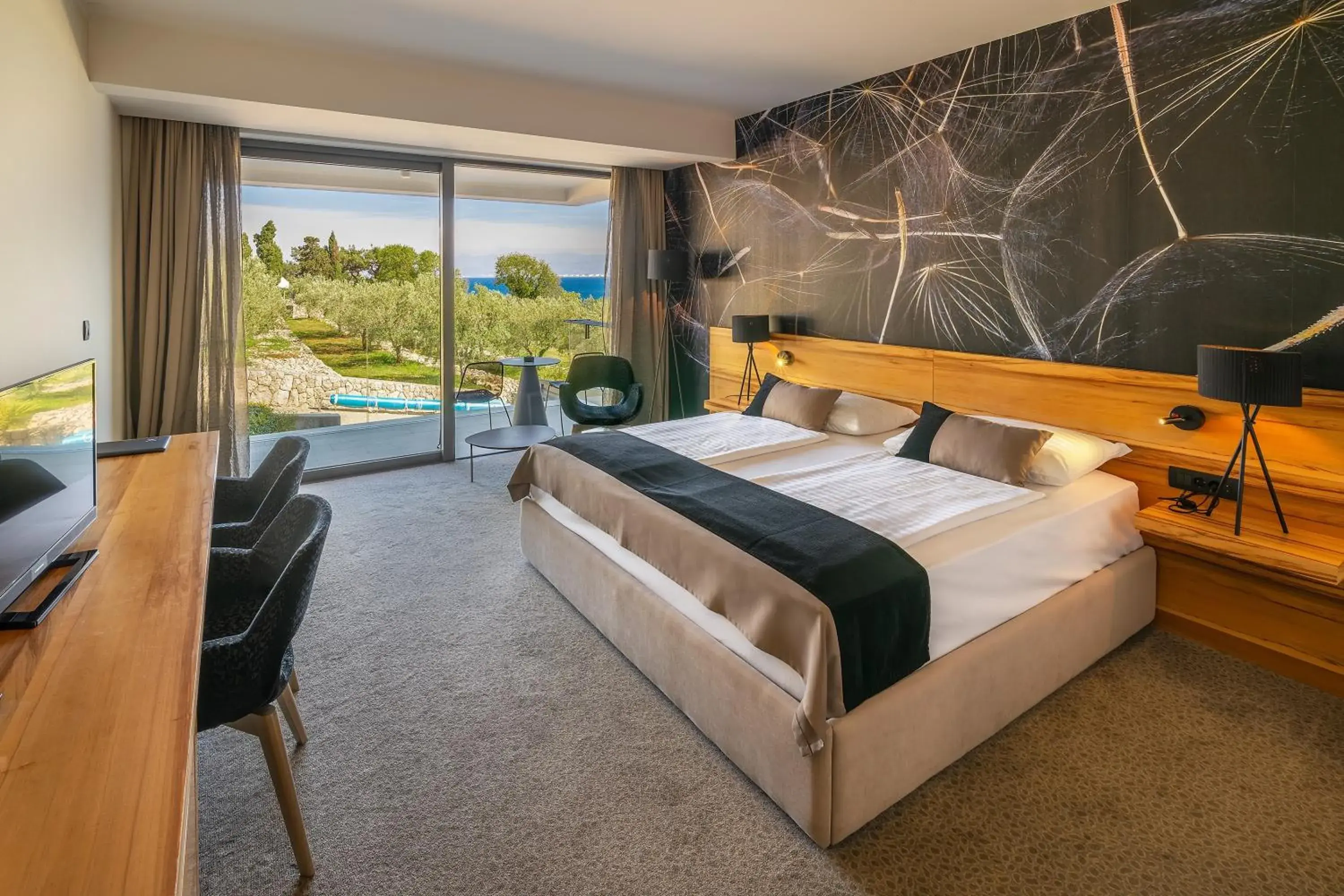 Superior Double Room with Balcony and Partial Sea View in Hotel Villa Margaret Superior Double Room with Balcony and Partial Sea View in Hotel Villa Margaret