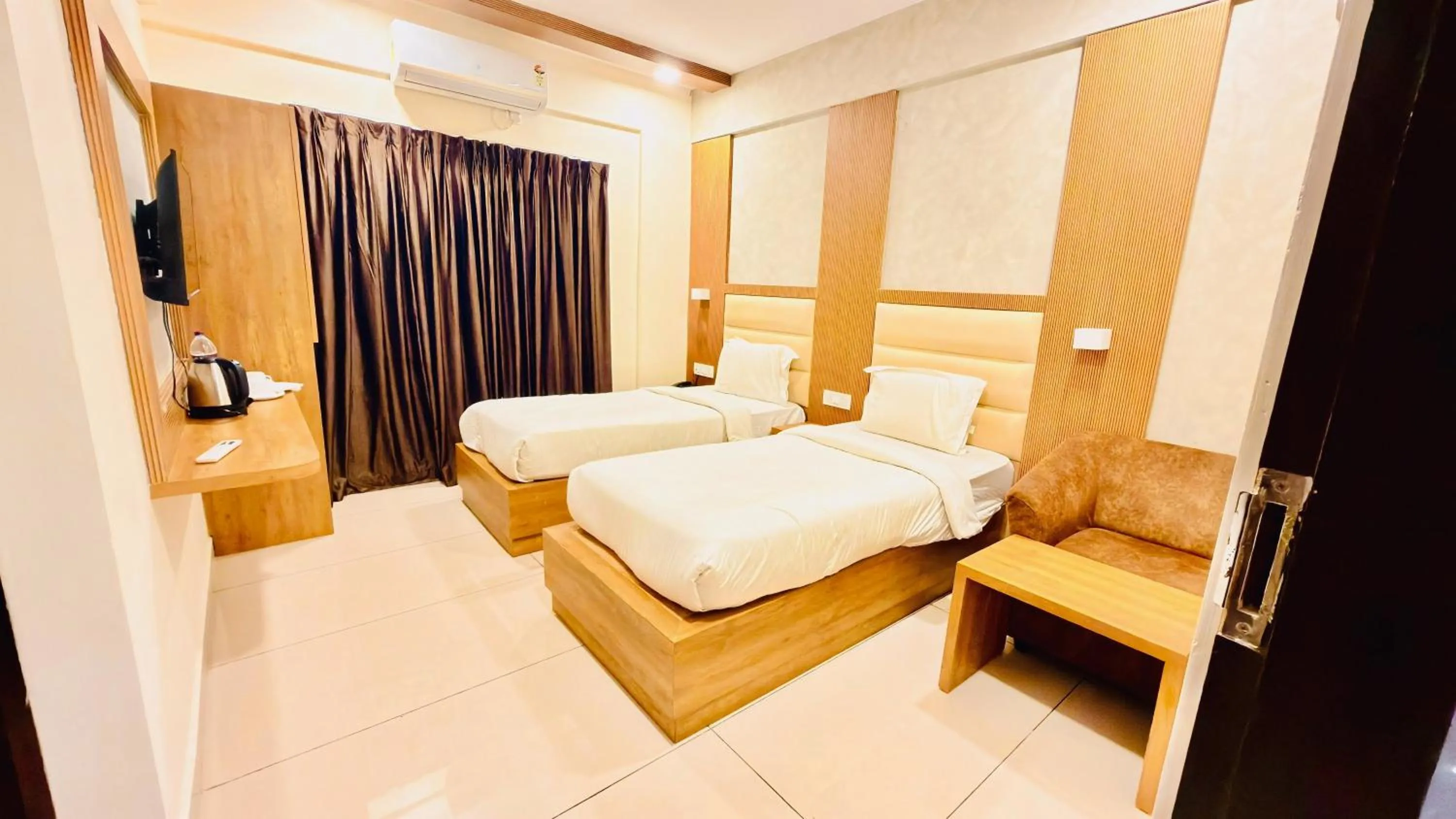 Bed in Hotel Rotano Garden Near Marathahalli Bridge