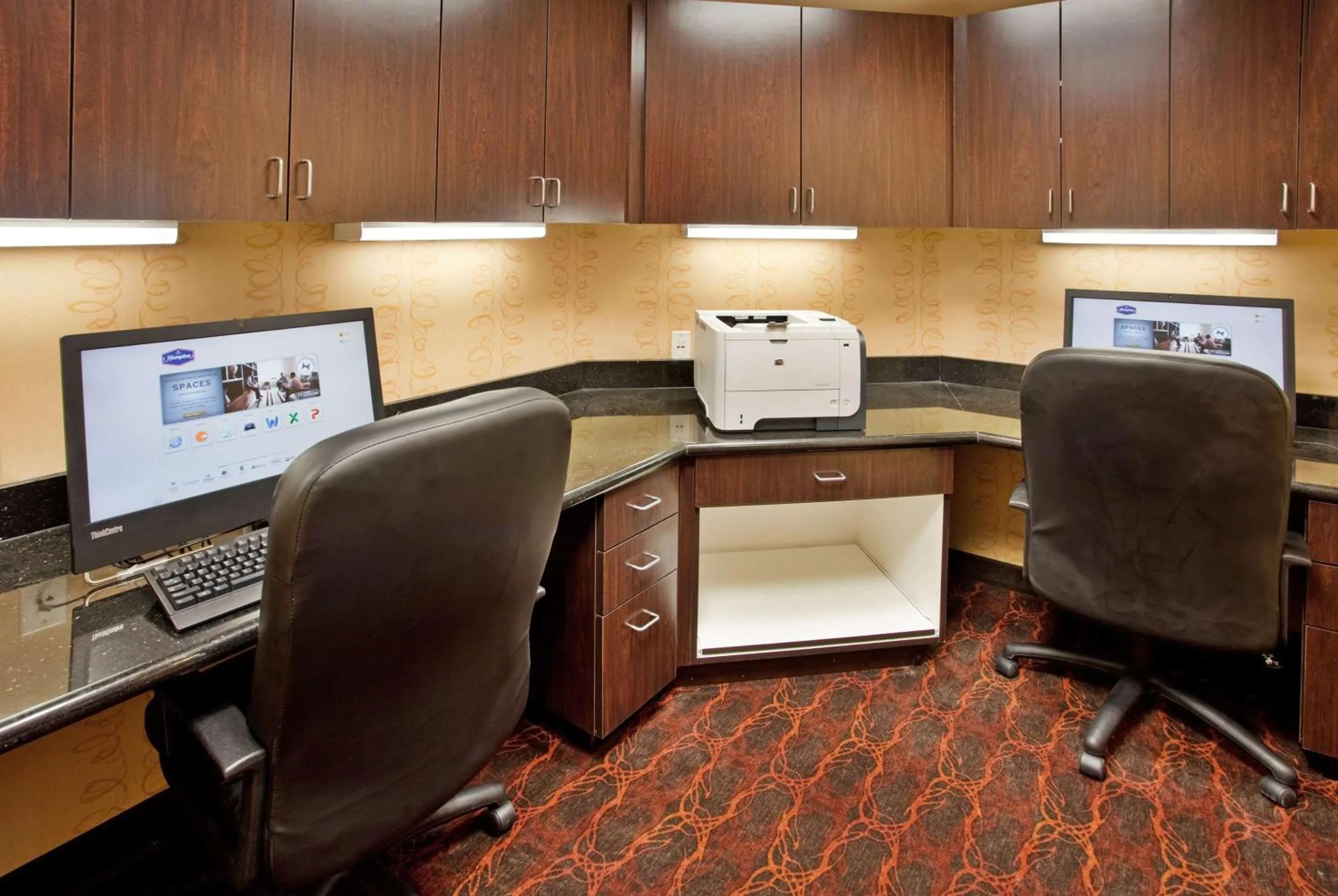 Business facilities in Hampton Inn & Suites Dickinson ND