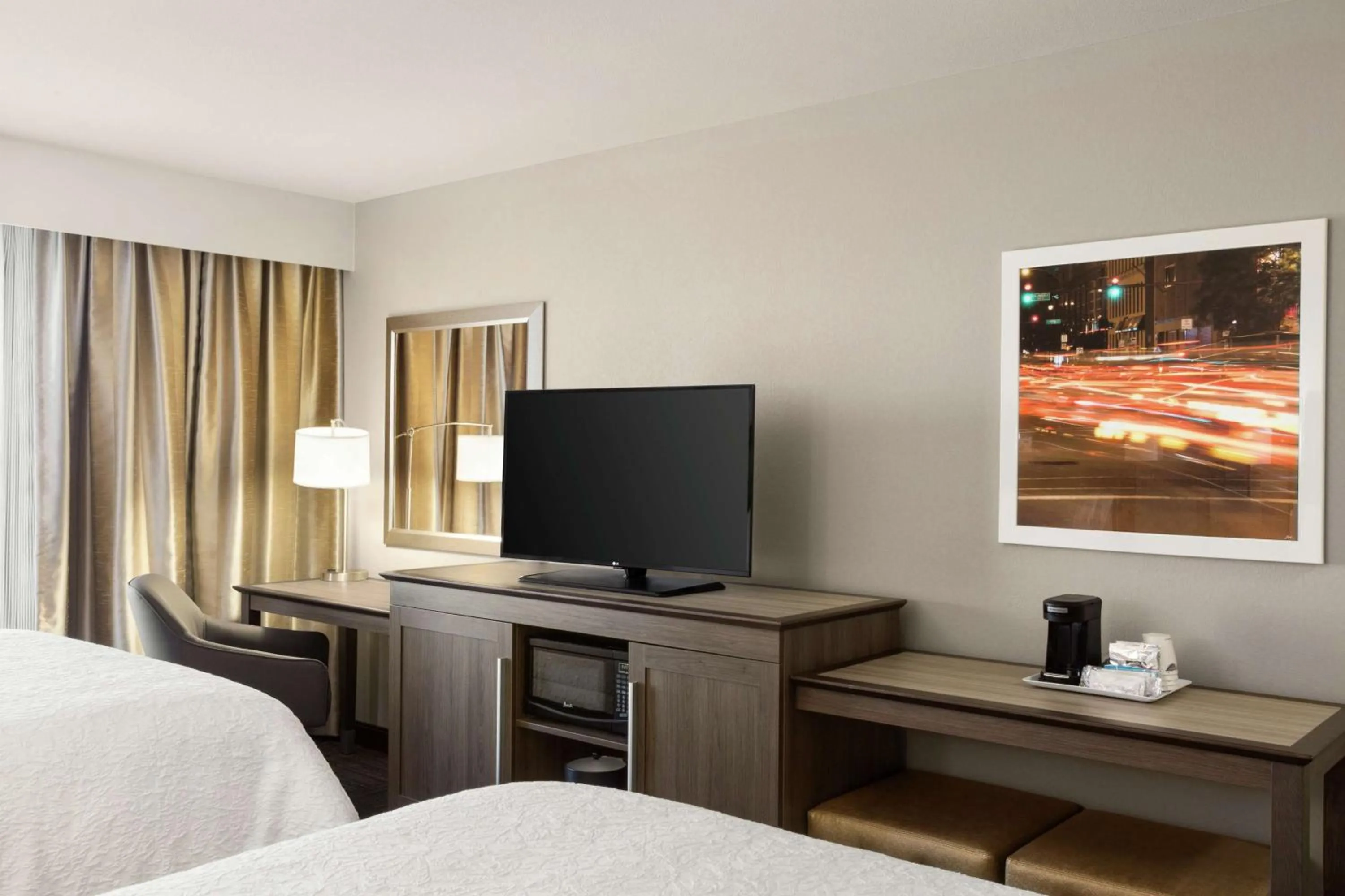 Bedroom, Bed in Hampton Inn & Suites Minooka