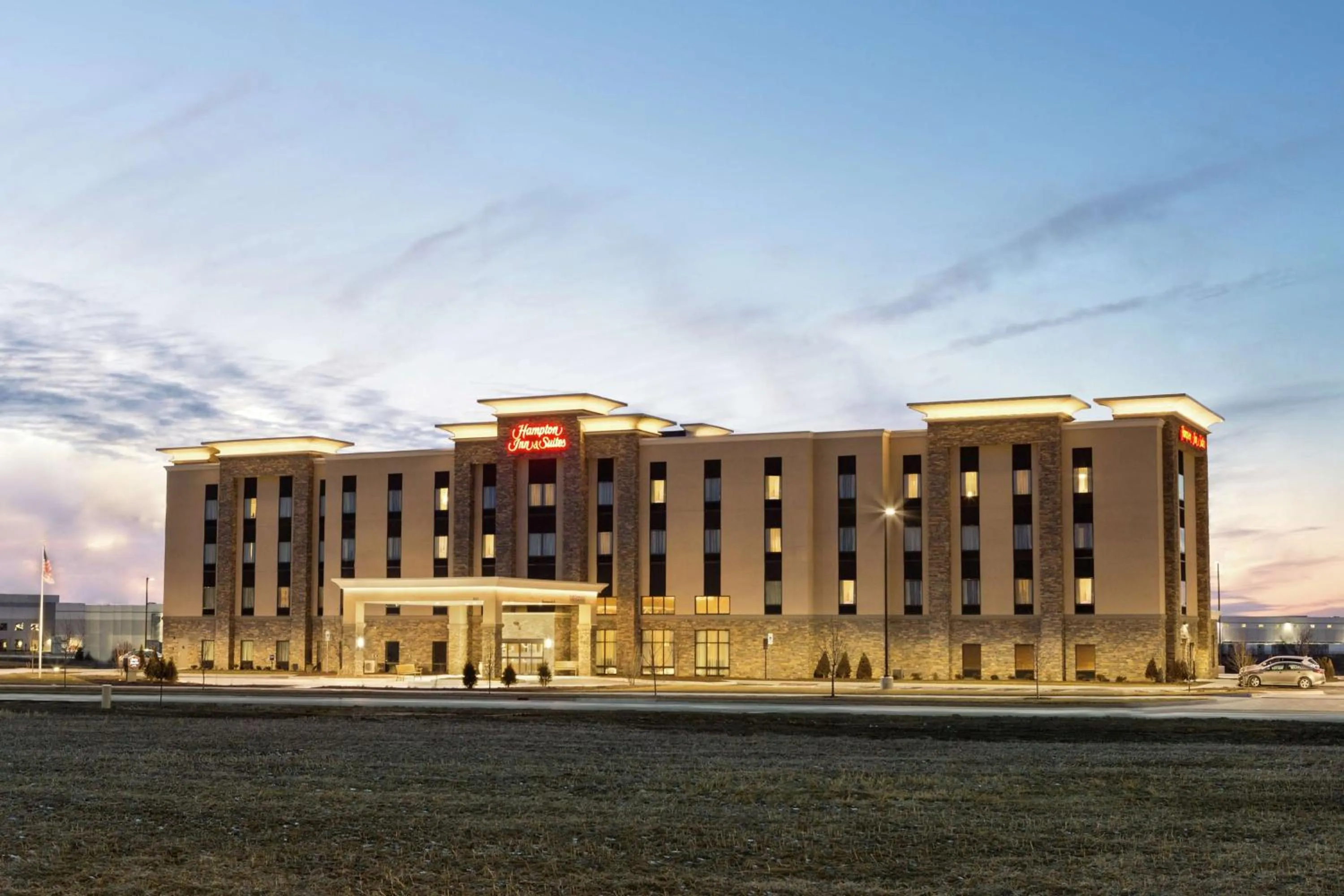 Property building in Hampton Inn & Suites Minooka