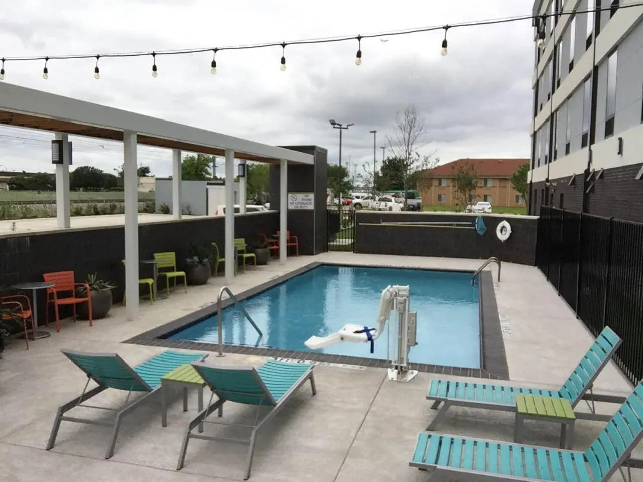 Swimming pool in Home2 Suites by Hilton Irving/DFW Airport North