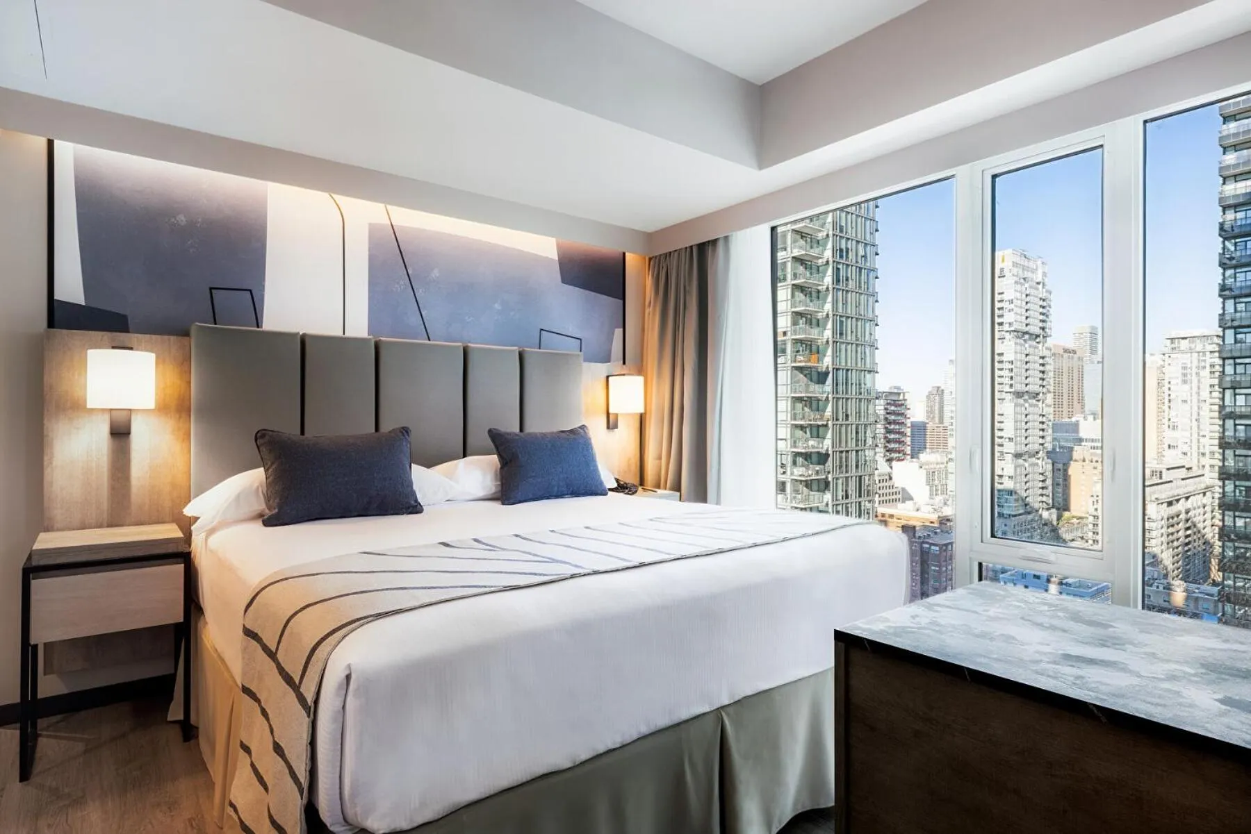 Bedroom, Bed in Riu Plaza Toronto