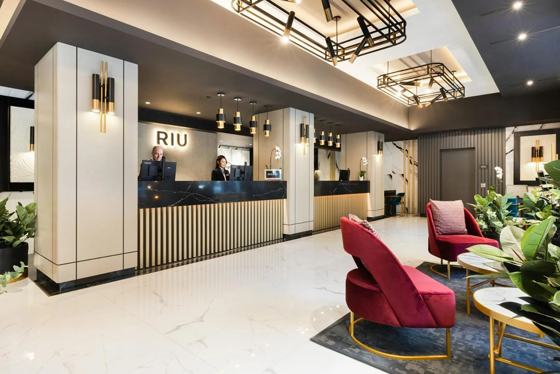 Lobby or reception in Riu Plaza Toronto