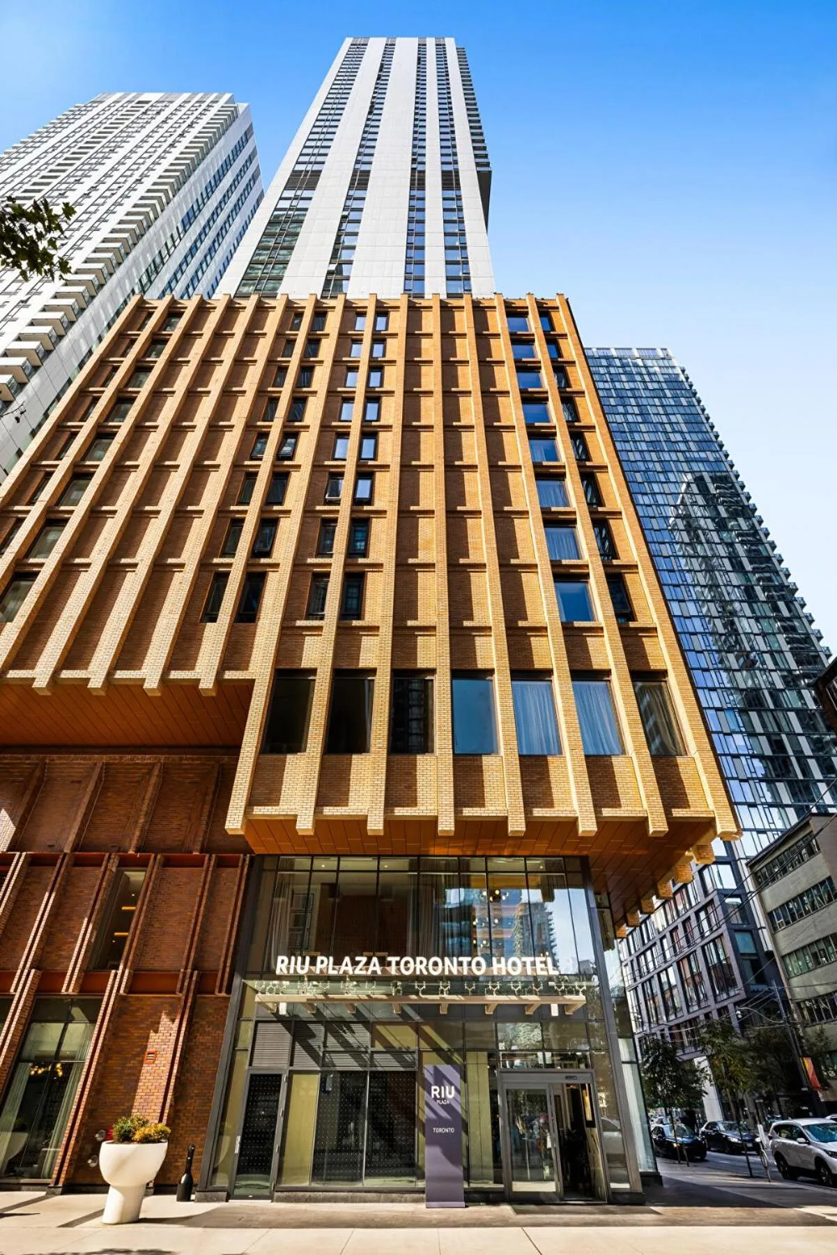 Property building in Riu Plaza Toronto