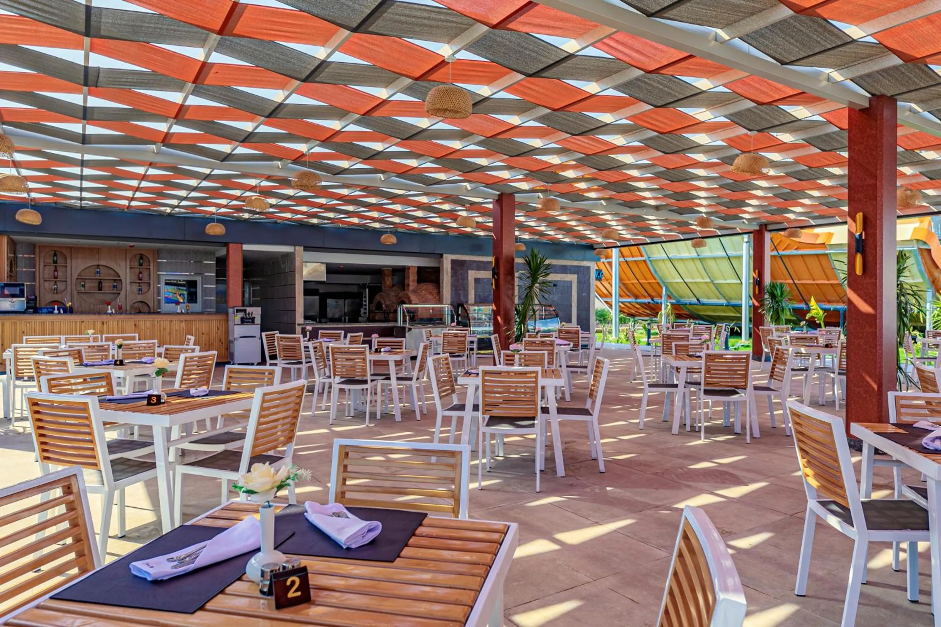 Restaurant/places to eat in Rewaya Majestic Resort