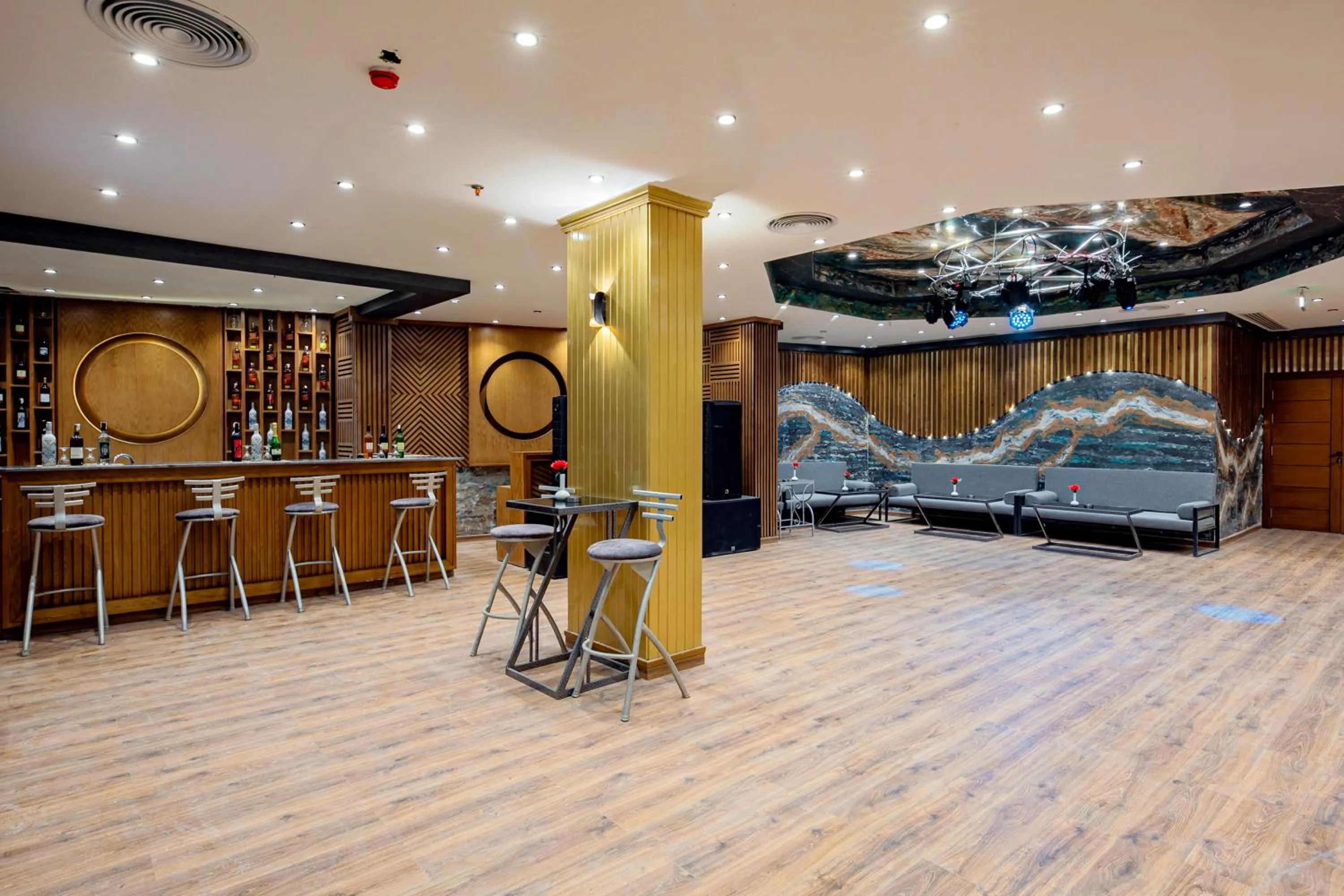 Nightclub / DJ in Rewaya Majestic Resort