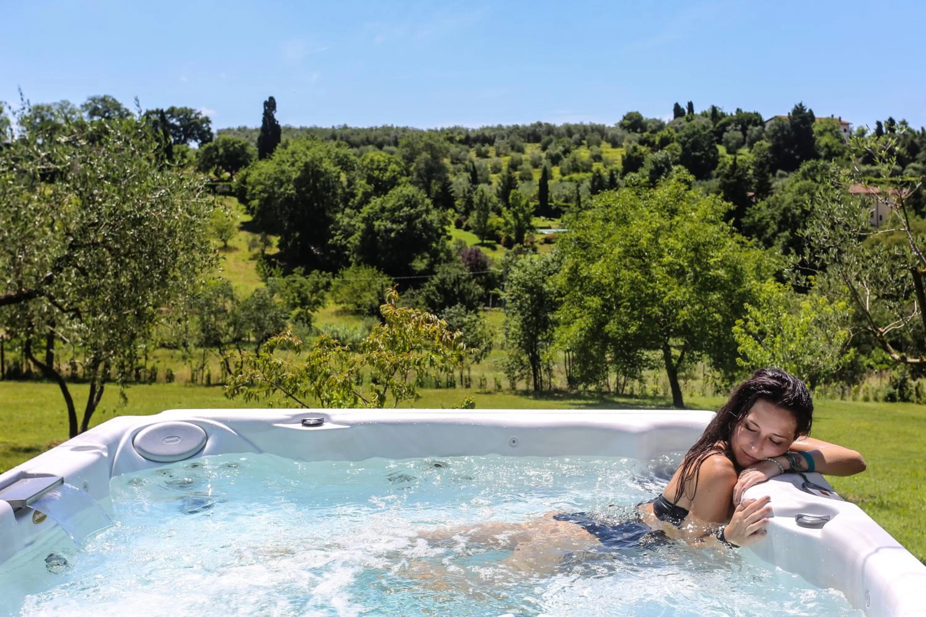 Hot Tub in Poggio Baronti B&B