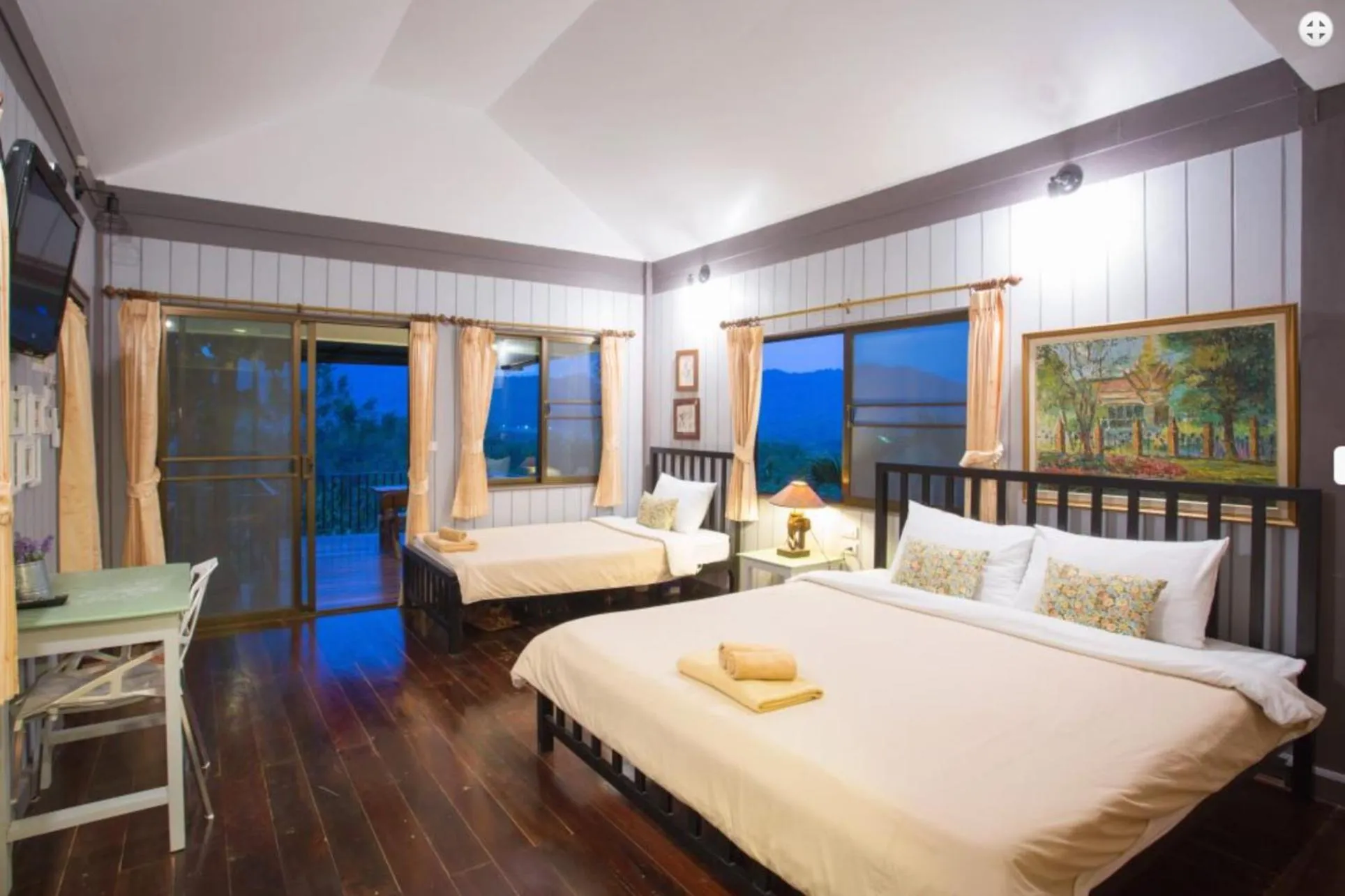 Bed in TonSilp Art Home