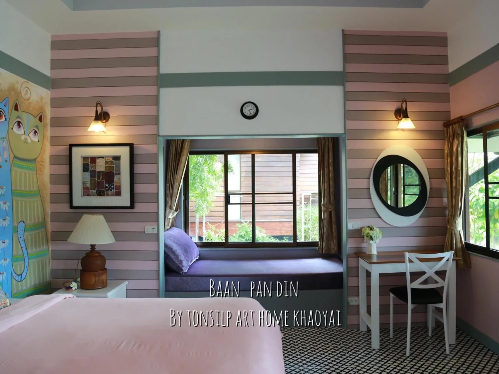 Bed in TonSilp Art Home