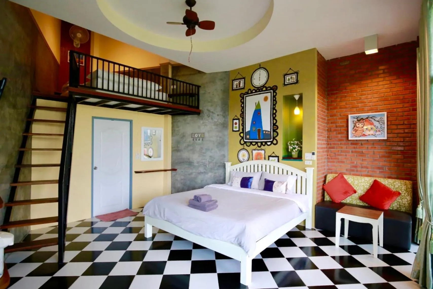 Bed in TonSilp Art Home