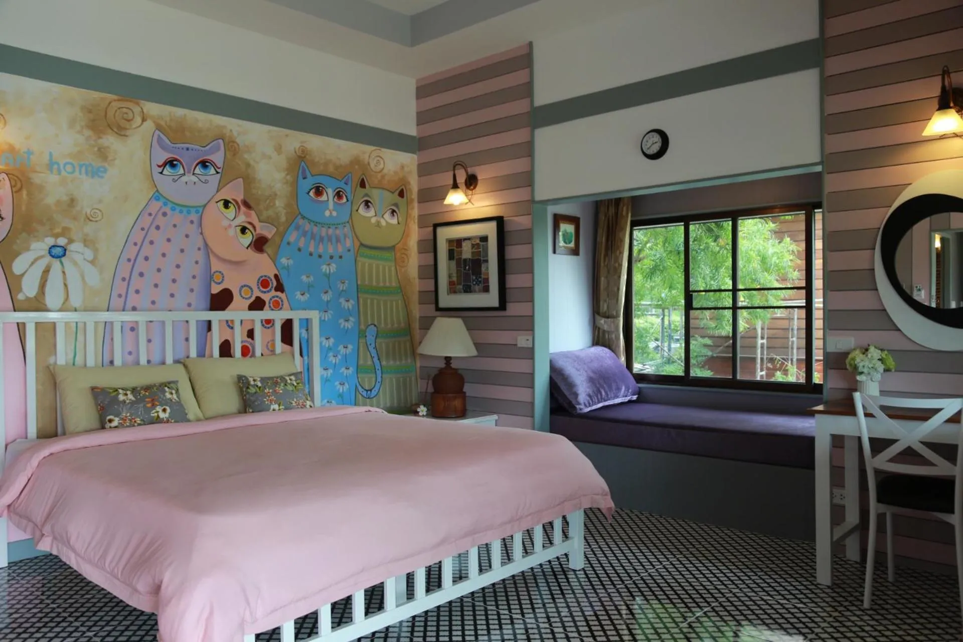 Bed in TonSilp Art Home