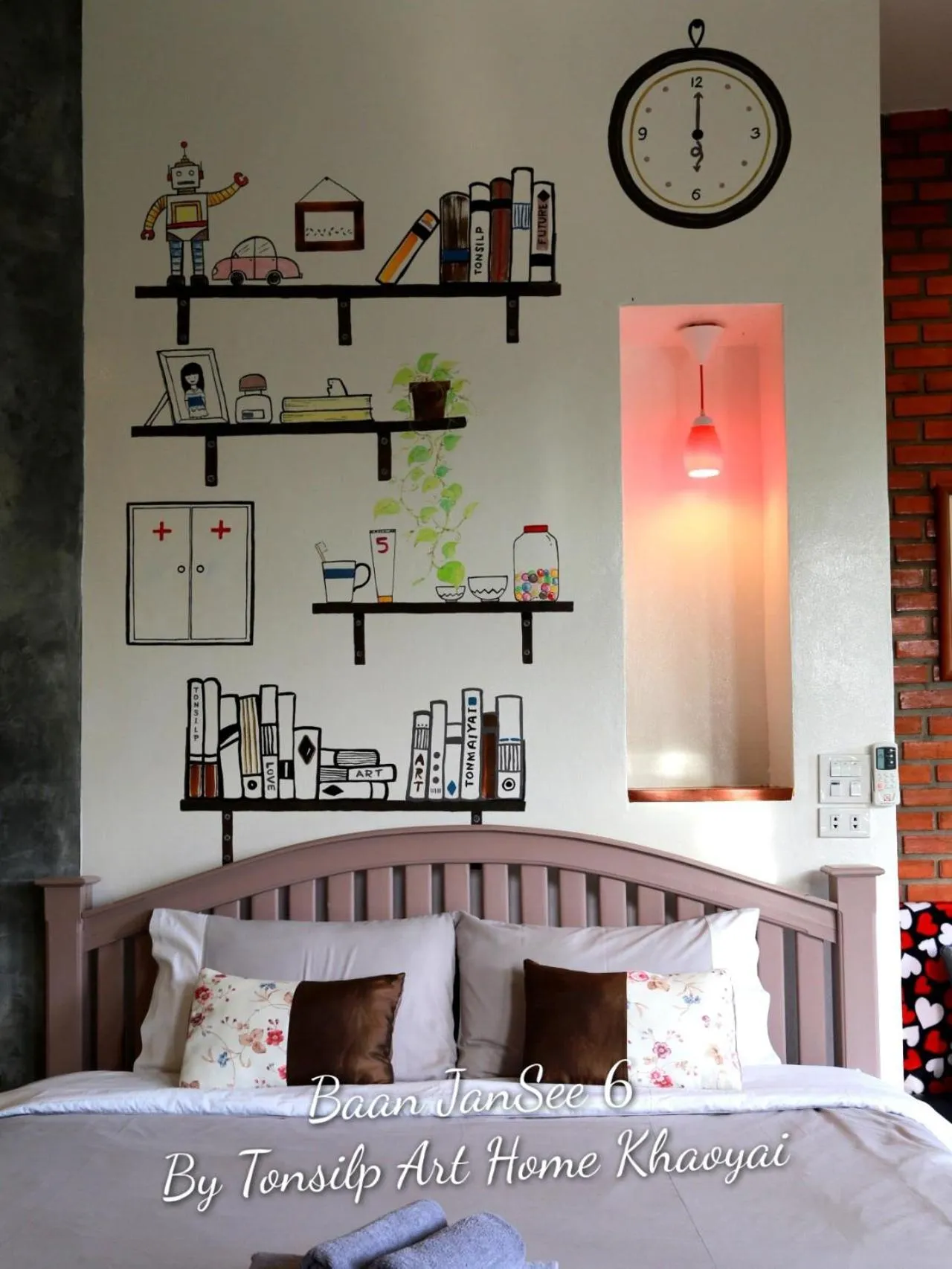 Bed in TonSilp Art Home