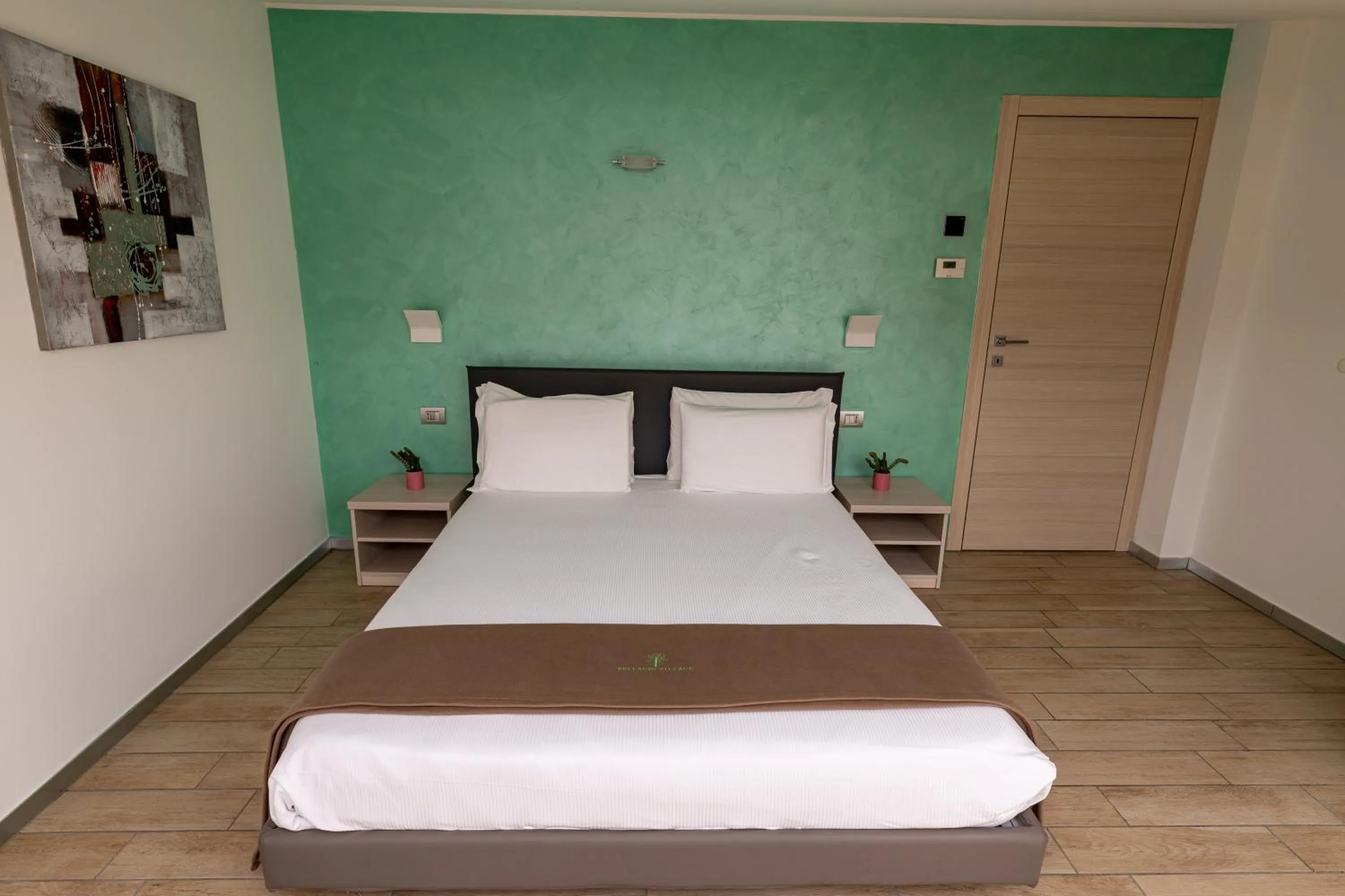 Bed in Bellagio Village - Holiday Apartments by the Lake - Seasonal Warm Pool and Sauna