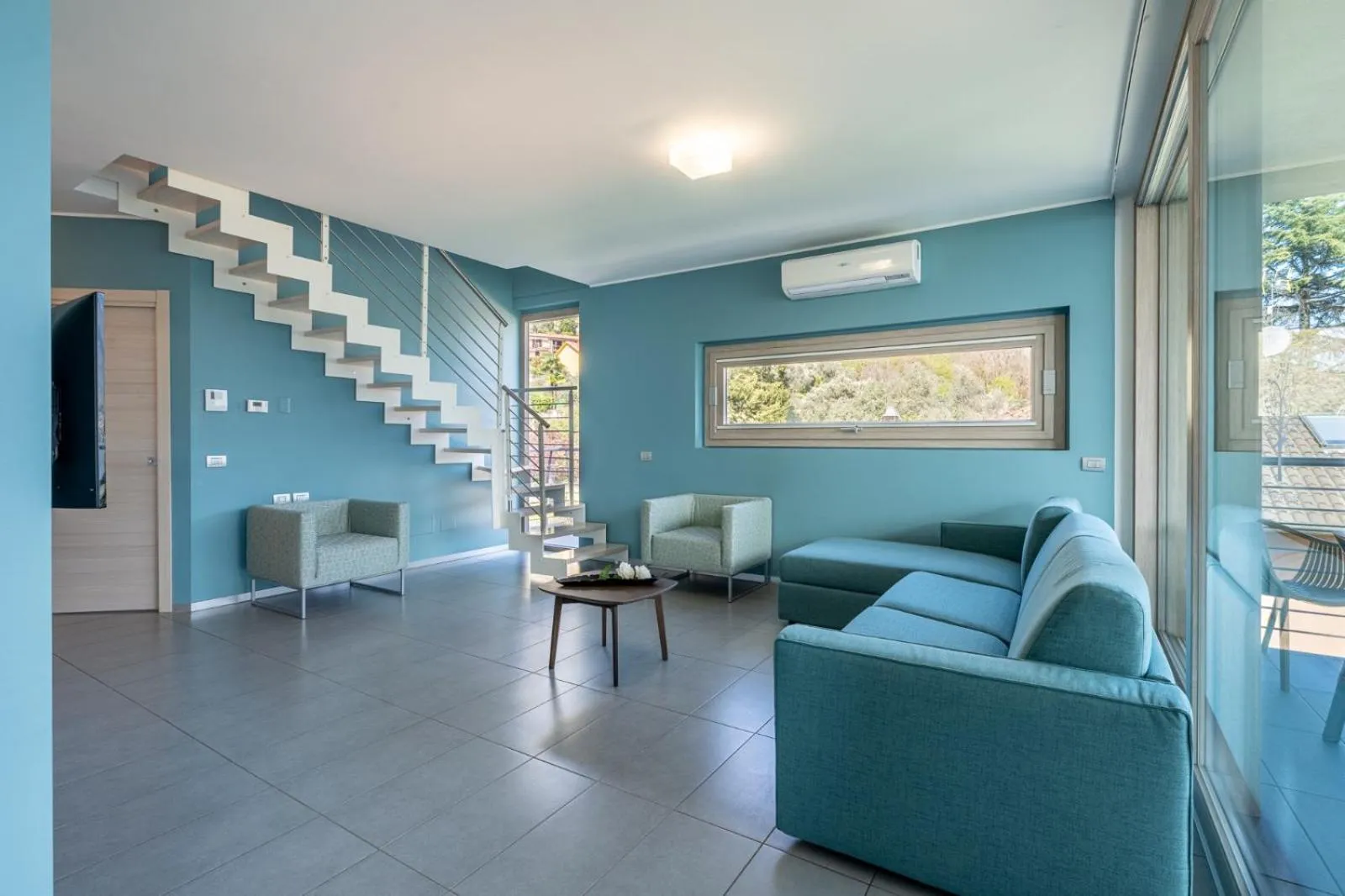 TV and multimedia in Bellagio Village - Holiday Apartments by the Lake - Seasonal Warm Pool and Sauna