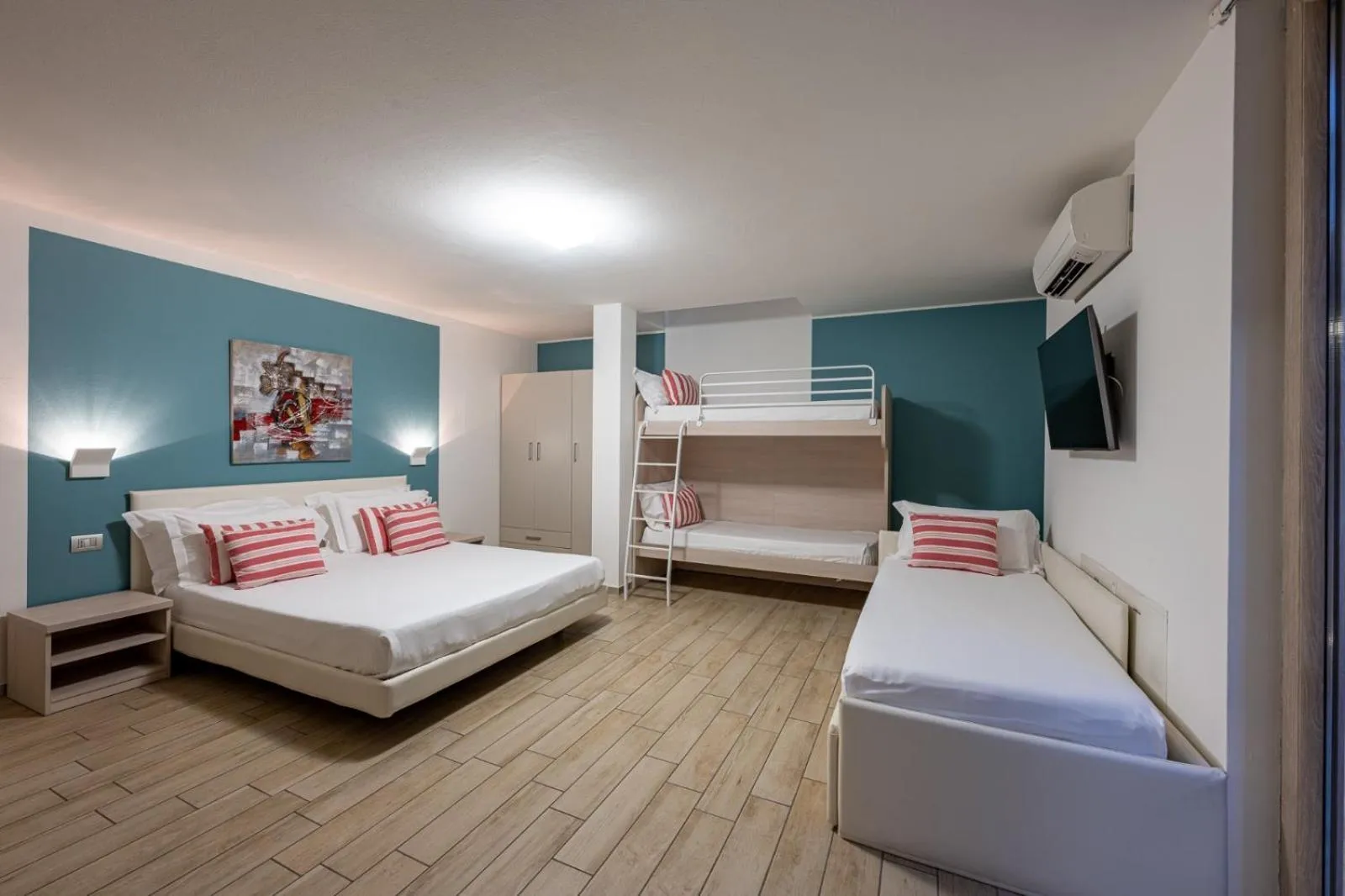 Bed in Bellagio Village - Holiday Apartments by the Lake - Seasonal Warm Pool and Sauna