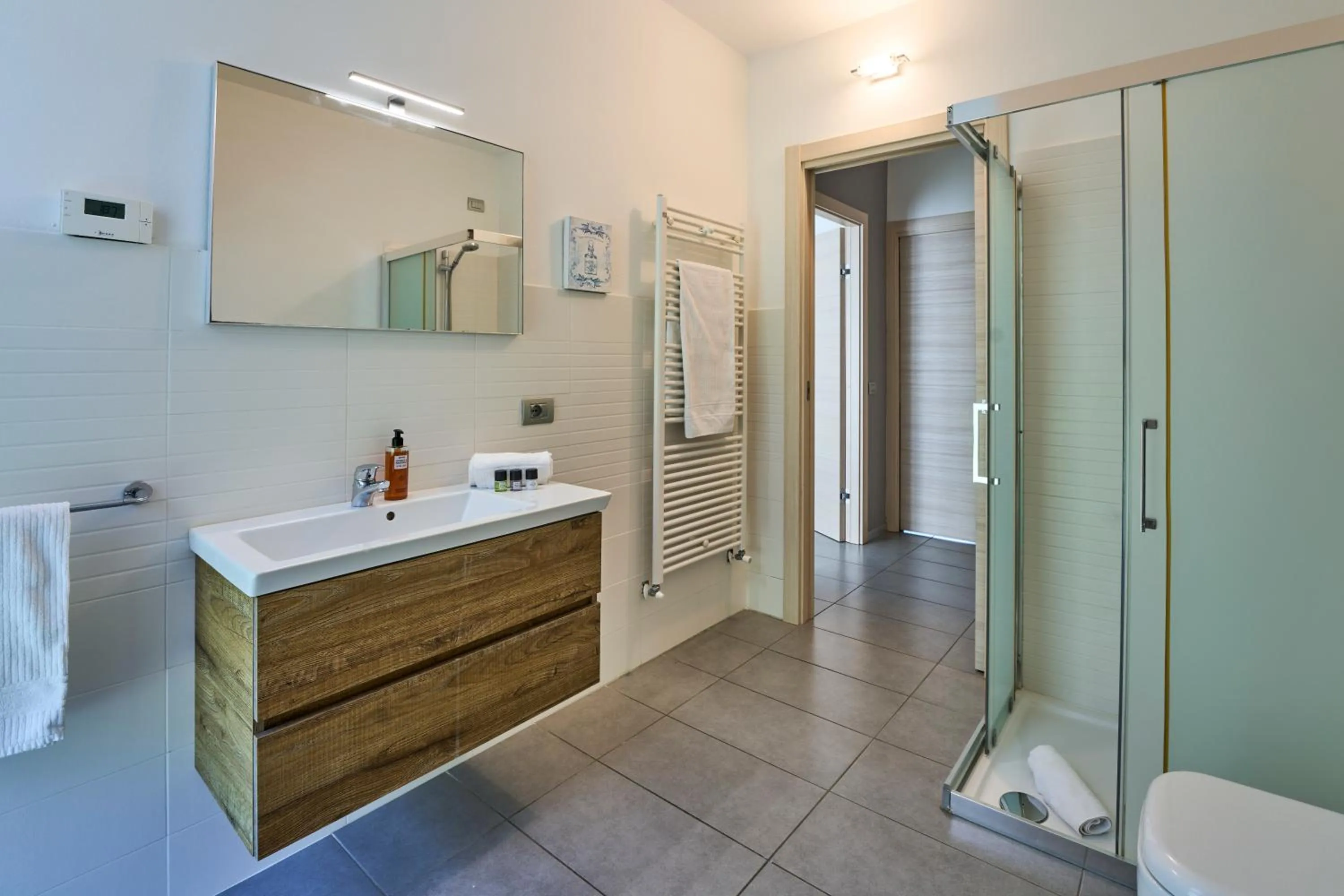 Bathroom in Bellagio Village - Holiday Apartments by the Lake - Seasonal Warm Pool and Sauna