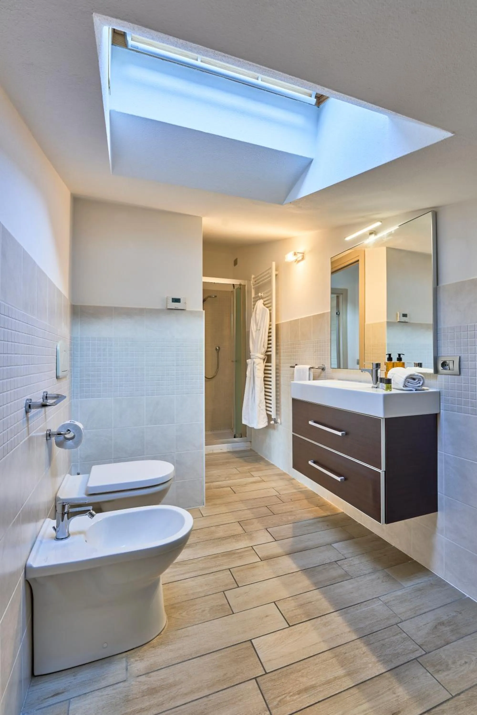 Bathroom in Bellagio Village - Holiday Apartments by the Lake - Seasonal Warm Pool and Sauna