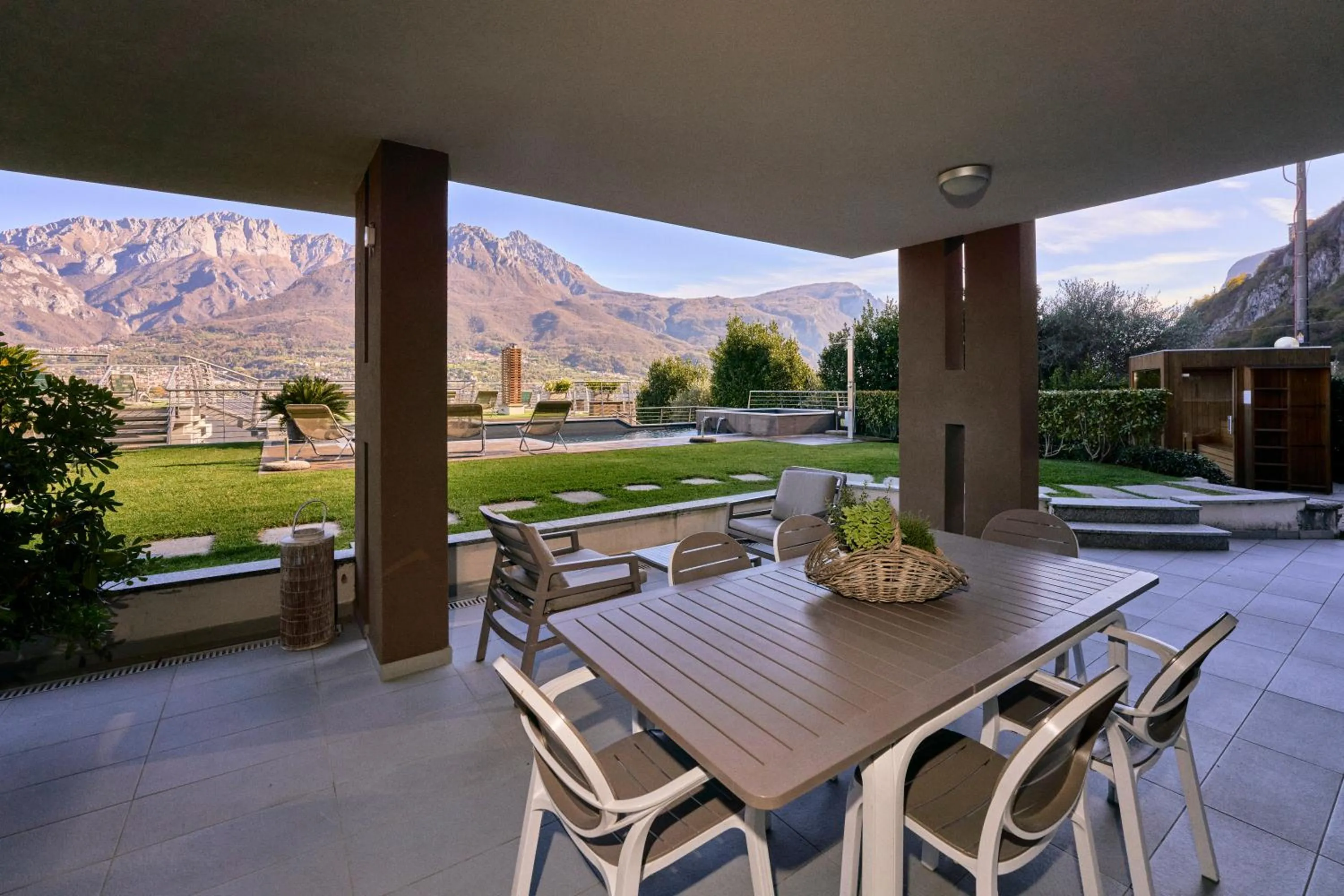 Garden in Bellagio Village - Holiday Apartments by the Lake - Seasonal Warm Pool and Sauna