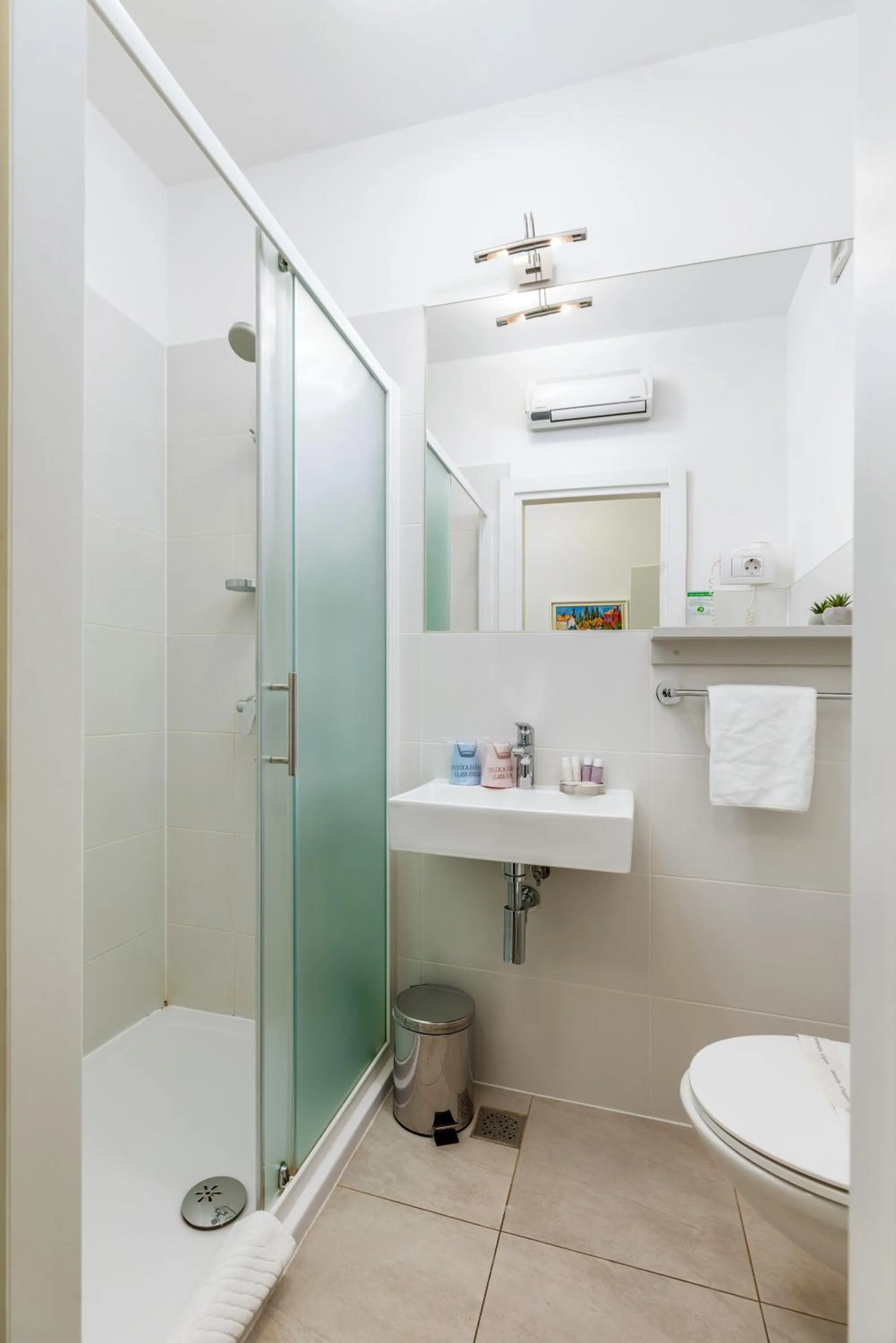 Shower in Boutique Suites Joyce