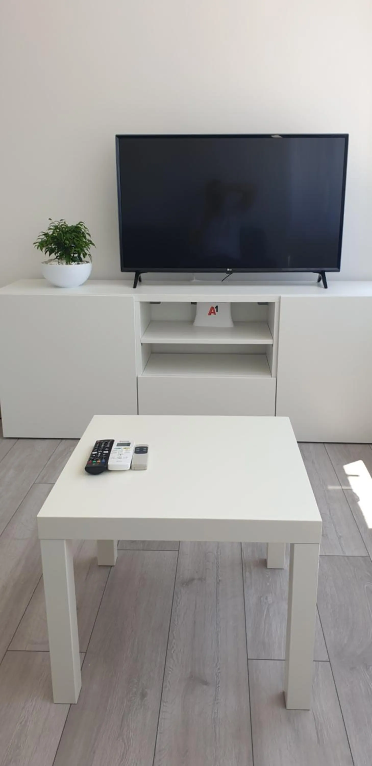 TV and multimedia in Boutique Suites Joyce