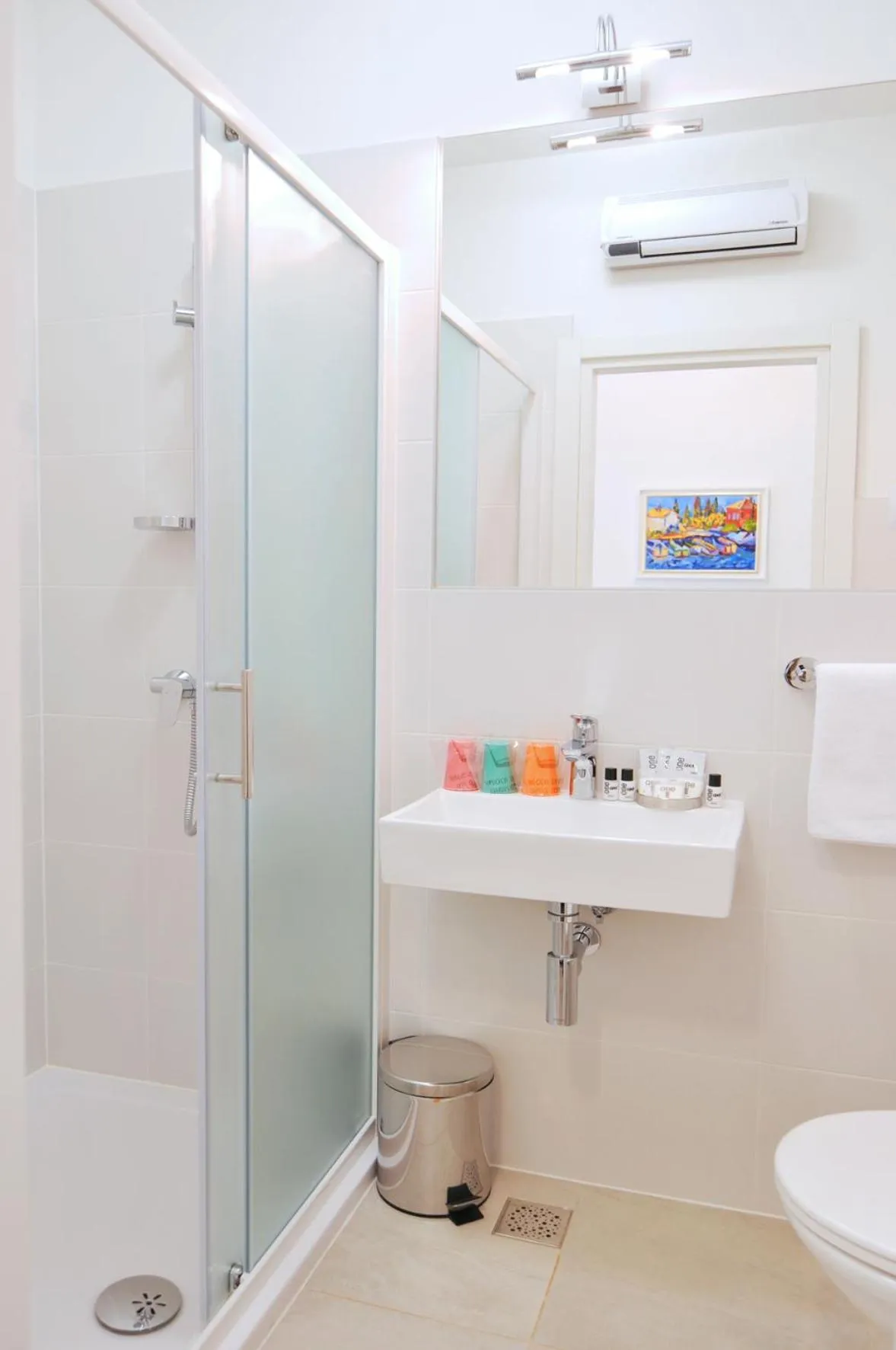 Shower in Boutique Suites Joyce